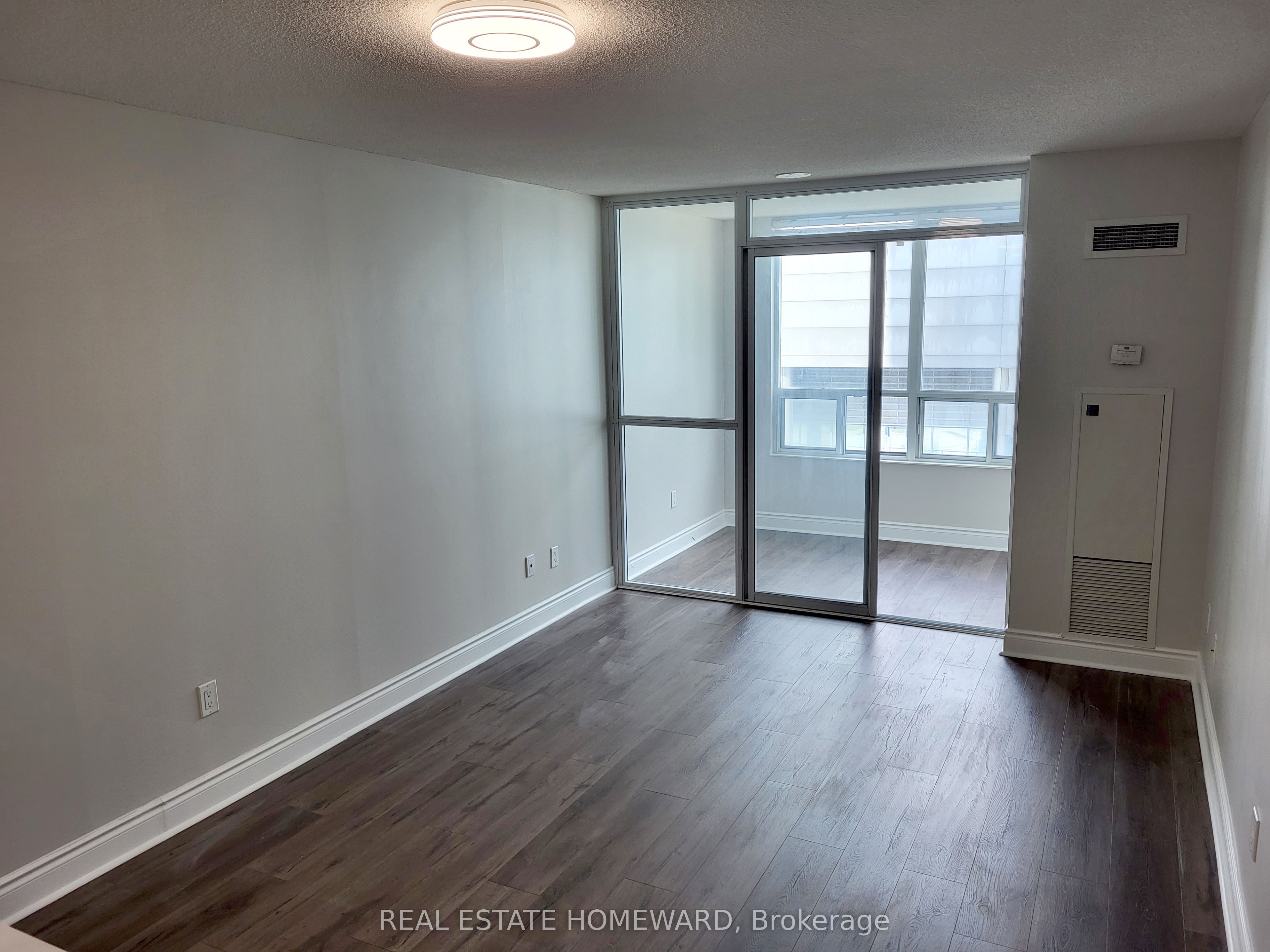 60 Brian Harrison Way 1808, Toronto, ON M1P 5J5 photo 3