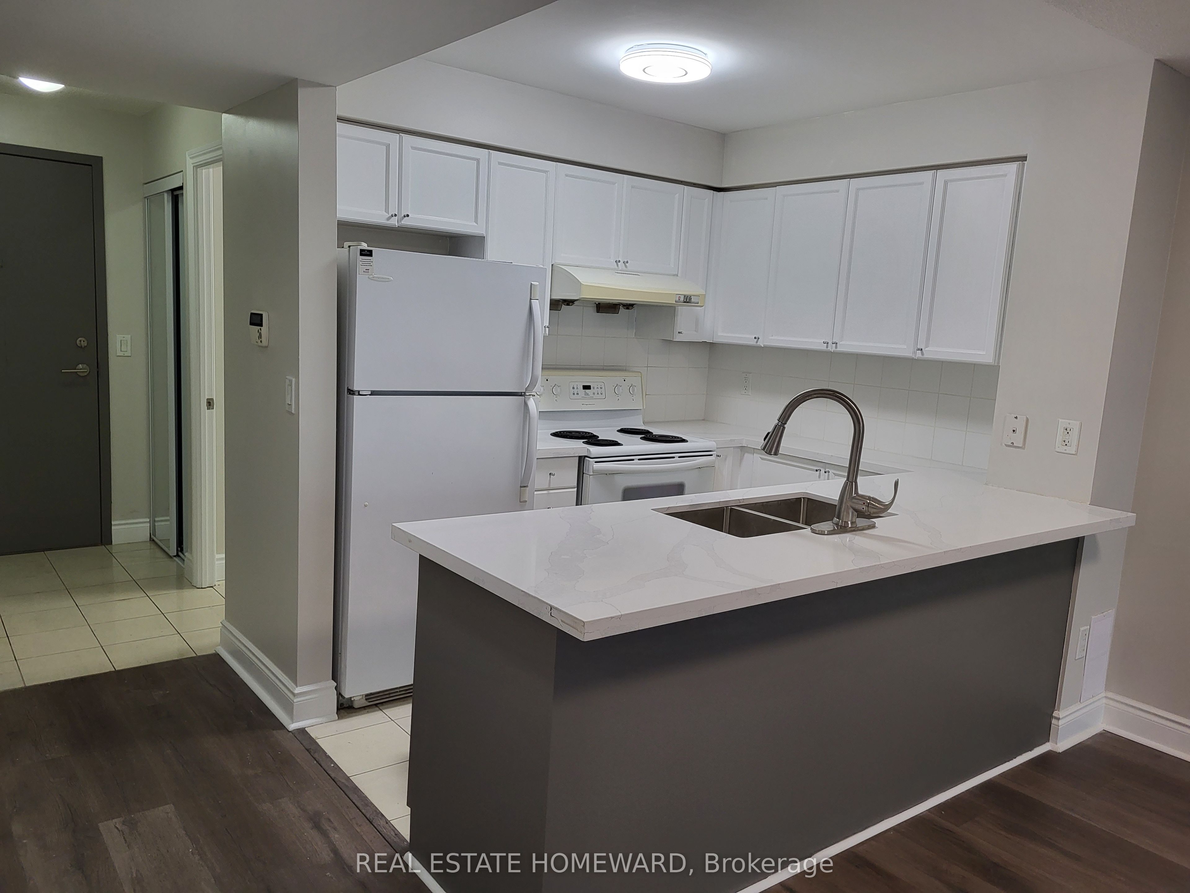 60 Brian Harrison Way 1808, Toronto, ON M1P 5J5 photo 4