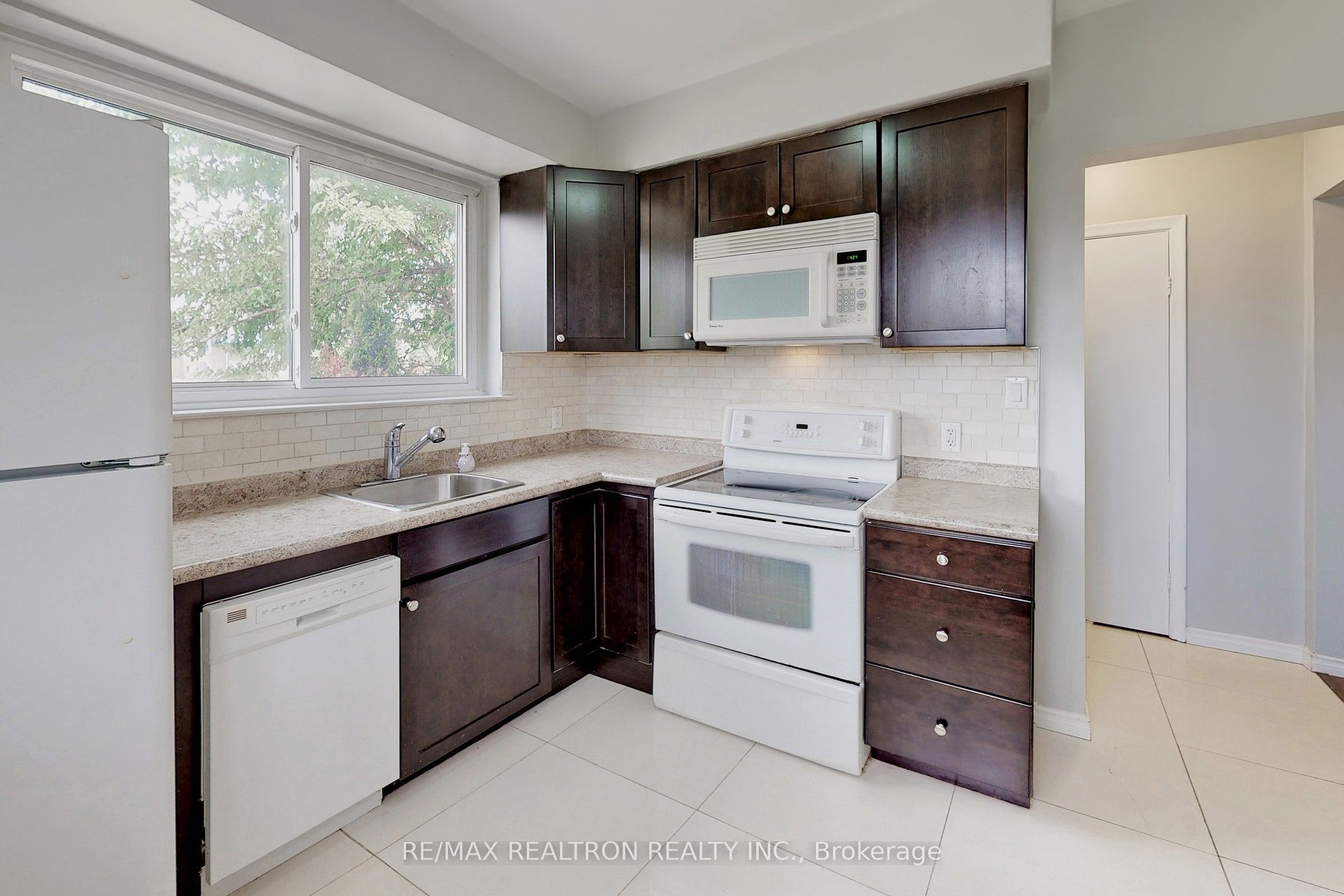 669 Shakespeare Avenue Upper, Oshawa, ON L1H 3H8 photo 5