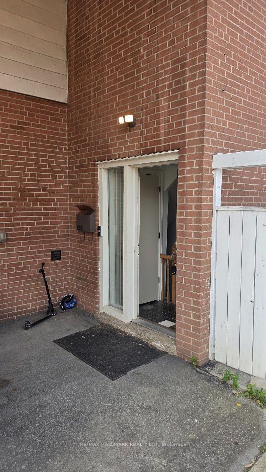 888 Krosno Boulevard, Pickering, ON L1W 1H4 photo 2
