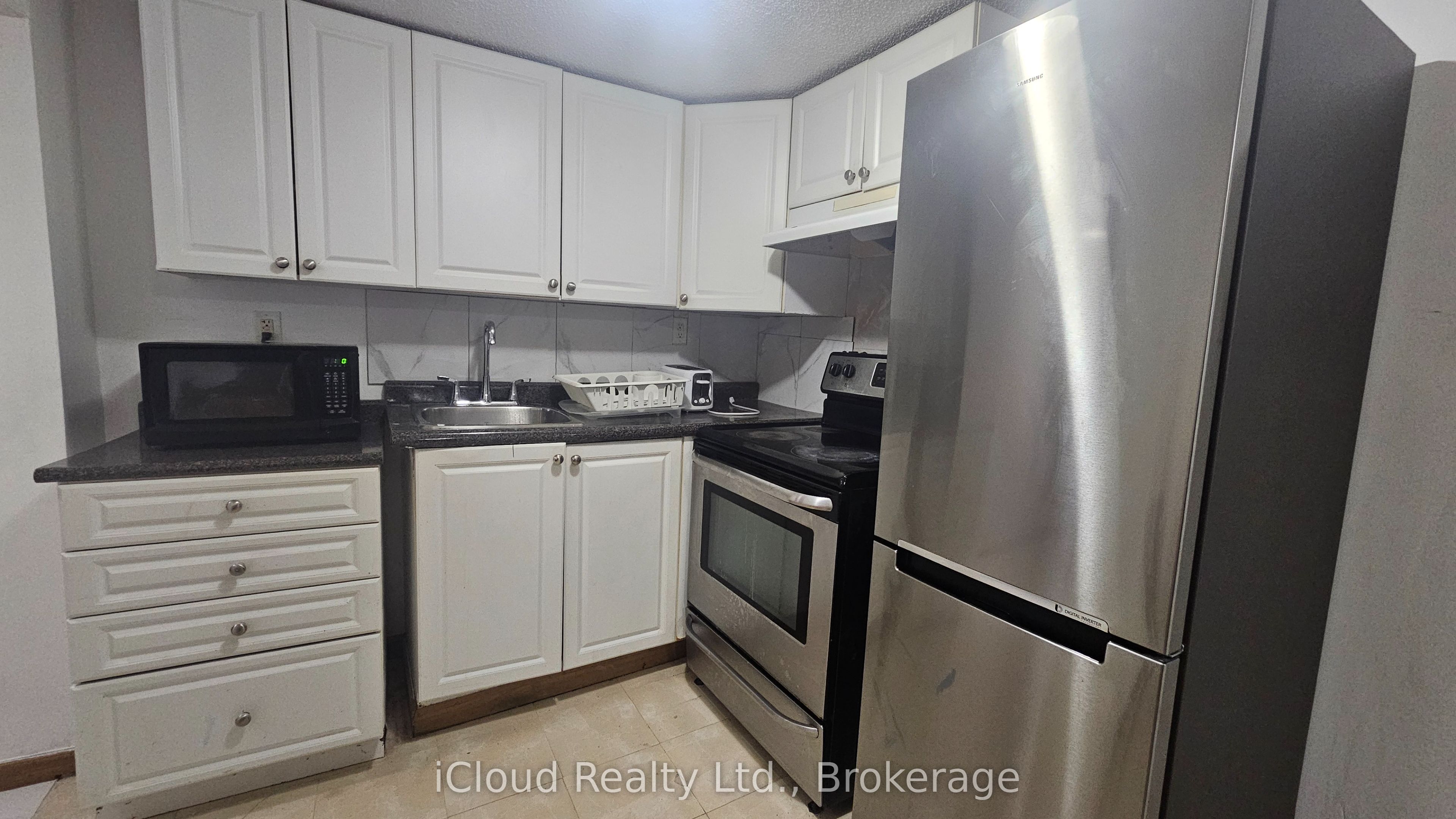 39 Frey Crescent BSMNT, Toronto, ON M1R 2C5 photo 2