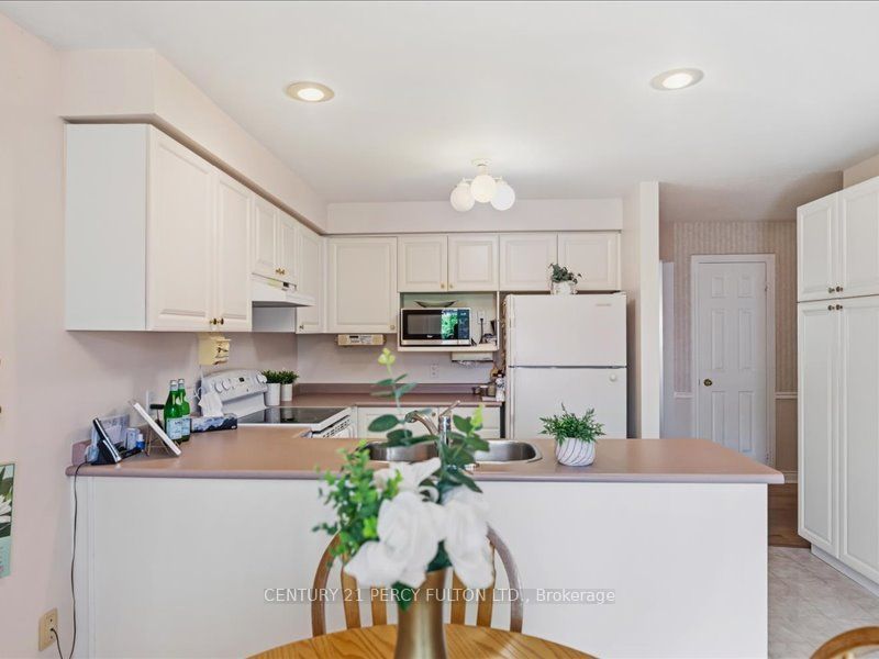 896 Sundance Circle, Oshawa, ON L1J 8P1 photo 4