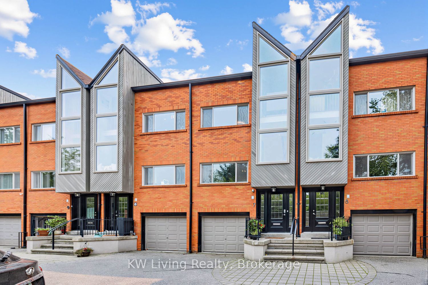 155 Woodbine Avenue TH7, Toronto, ON M4L 3P1 photo 2