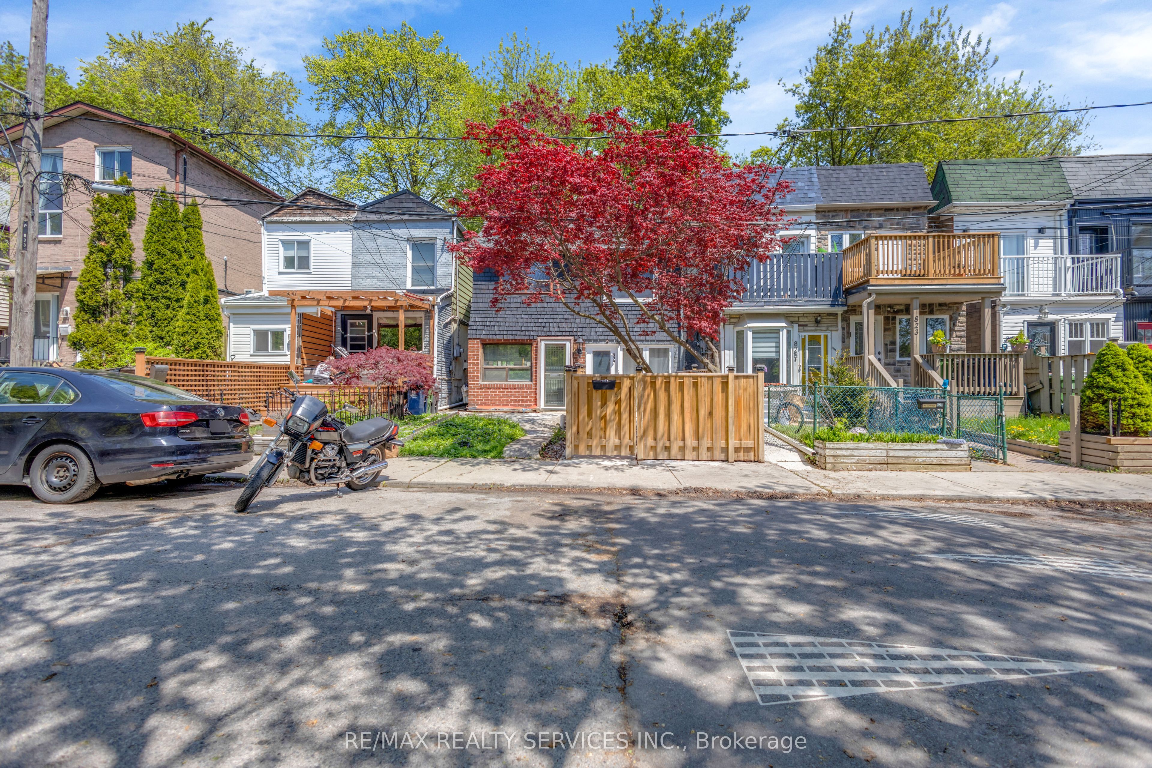 827 Craven Road, Toronto, ON M4L 2Z7 photo 2