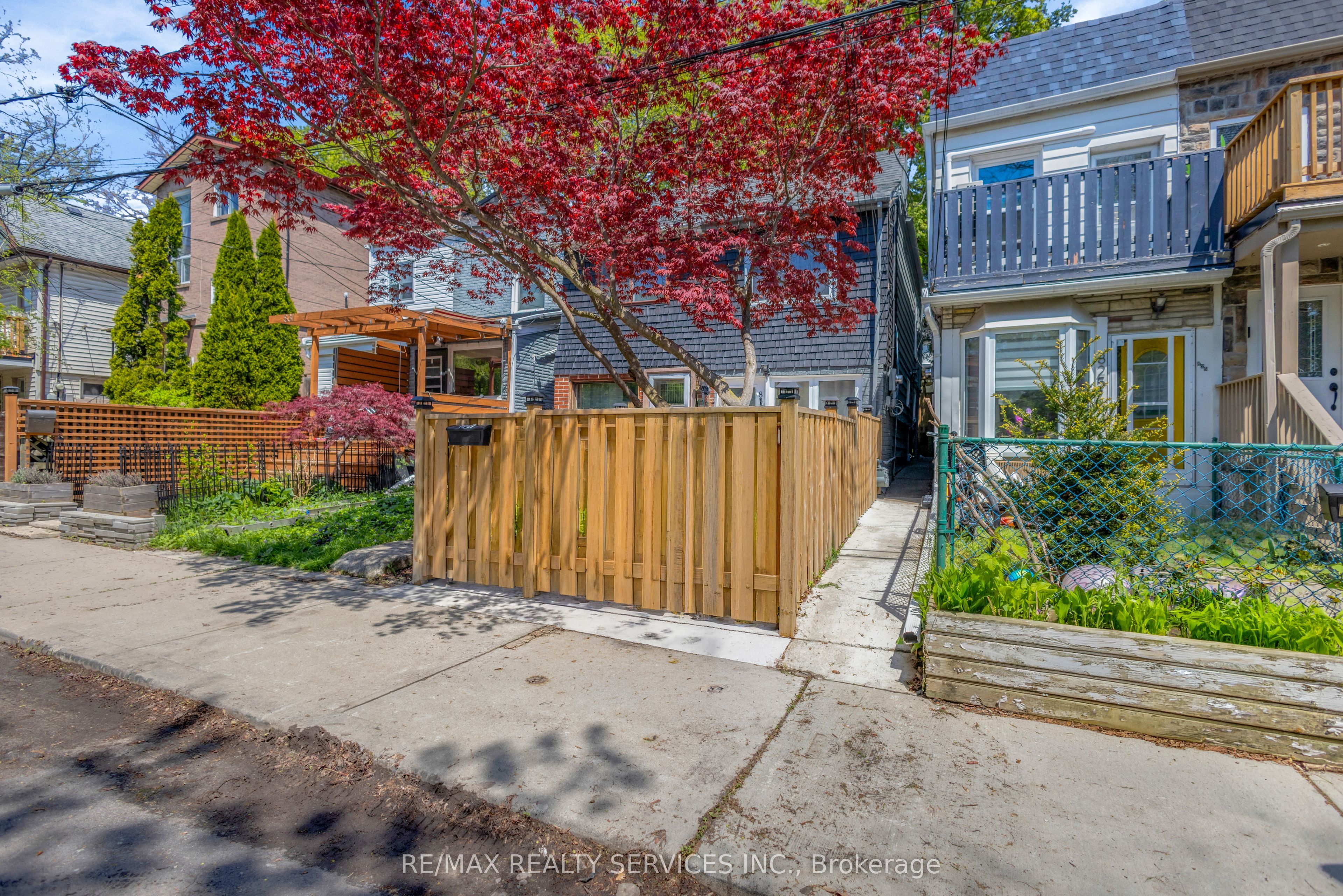 827 Craven Road, Toronto, ON M4L 2Z7 photo 3