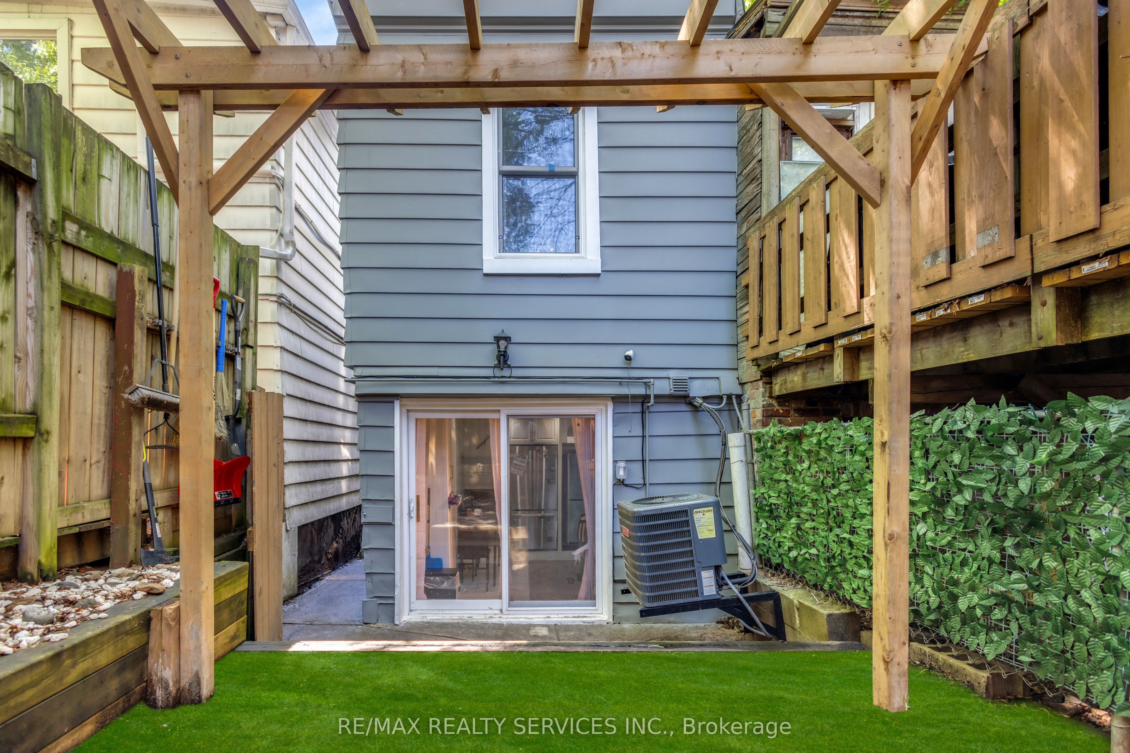 827 Craven Road, Toronto, ON M4L 2Z7 photo 5