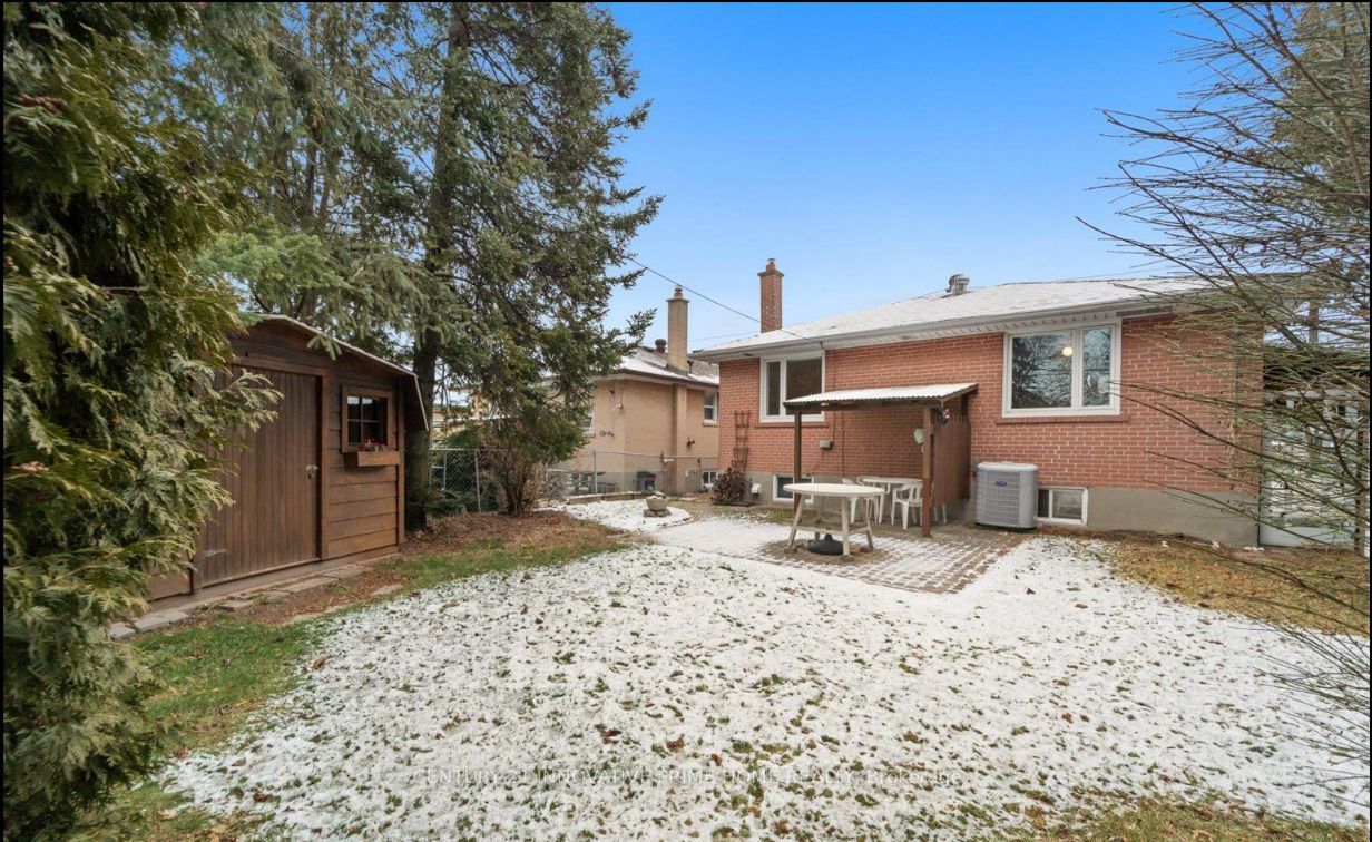 20 Hurley Crescent Main, Toronto, ON M1P 4H4 photo 3