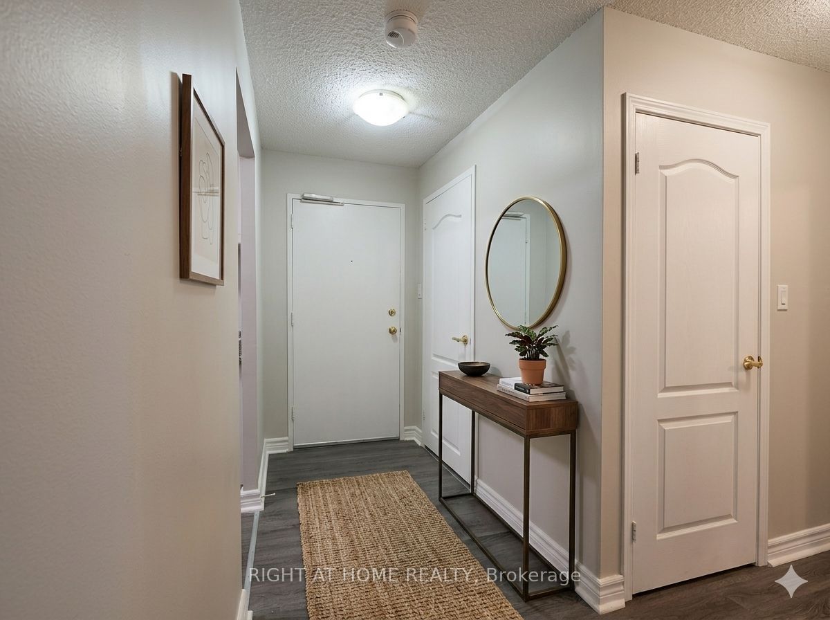 936 Glen St Street S 208, Oshawa, ON L1J 5Z7