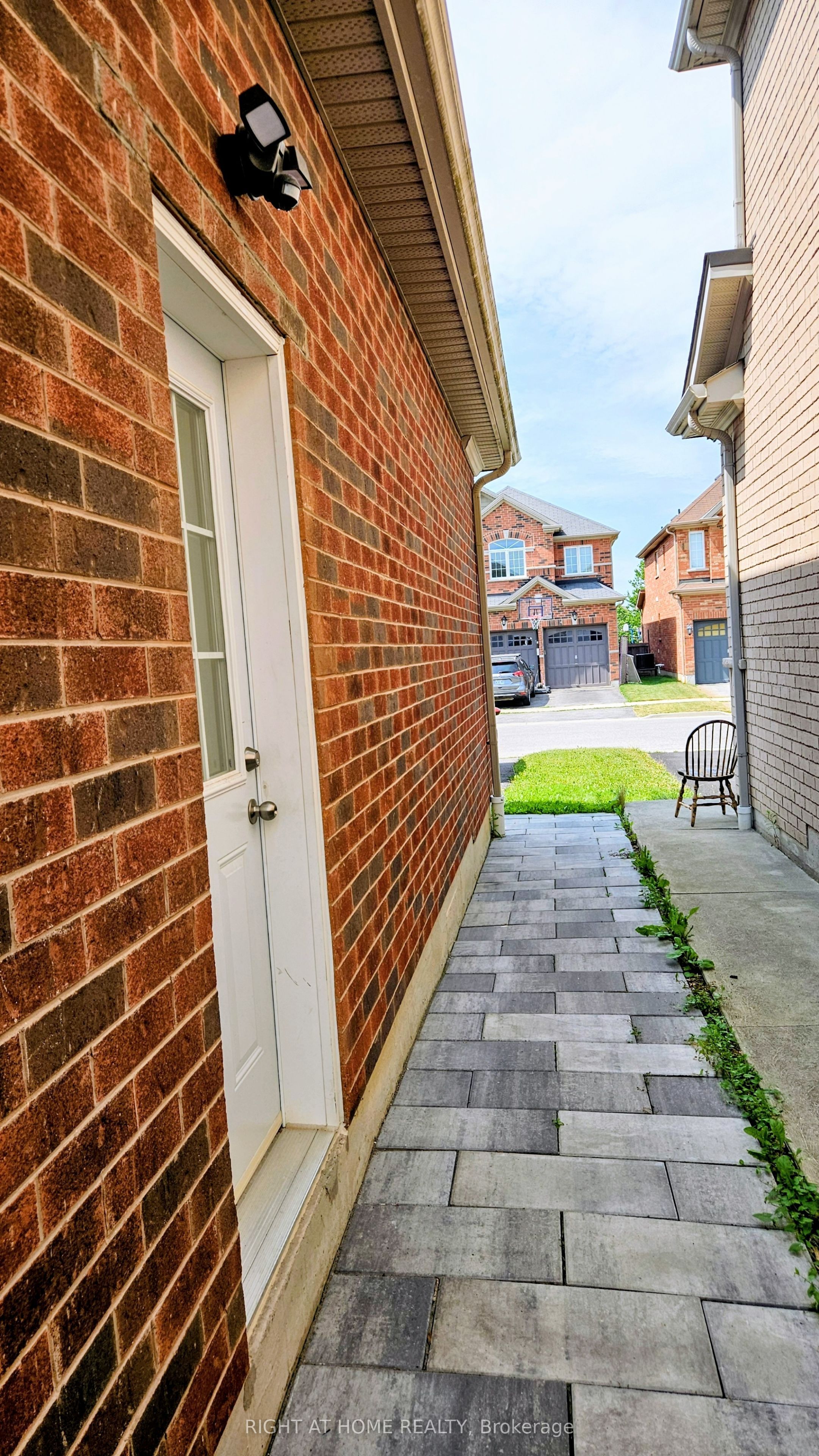 31 Swansea Street Basement, Whitby, ON L1P 0B3 photo 2