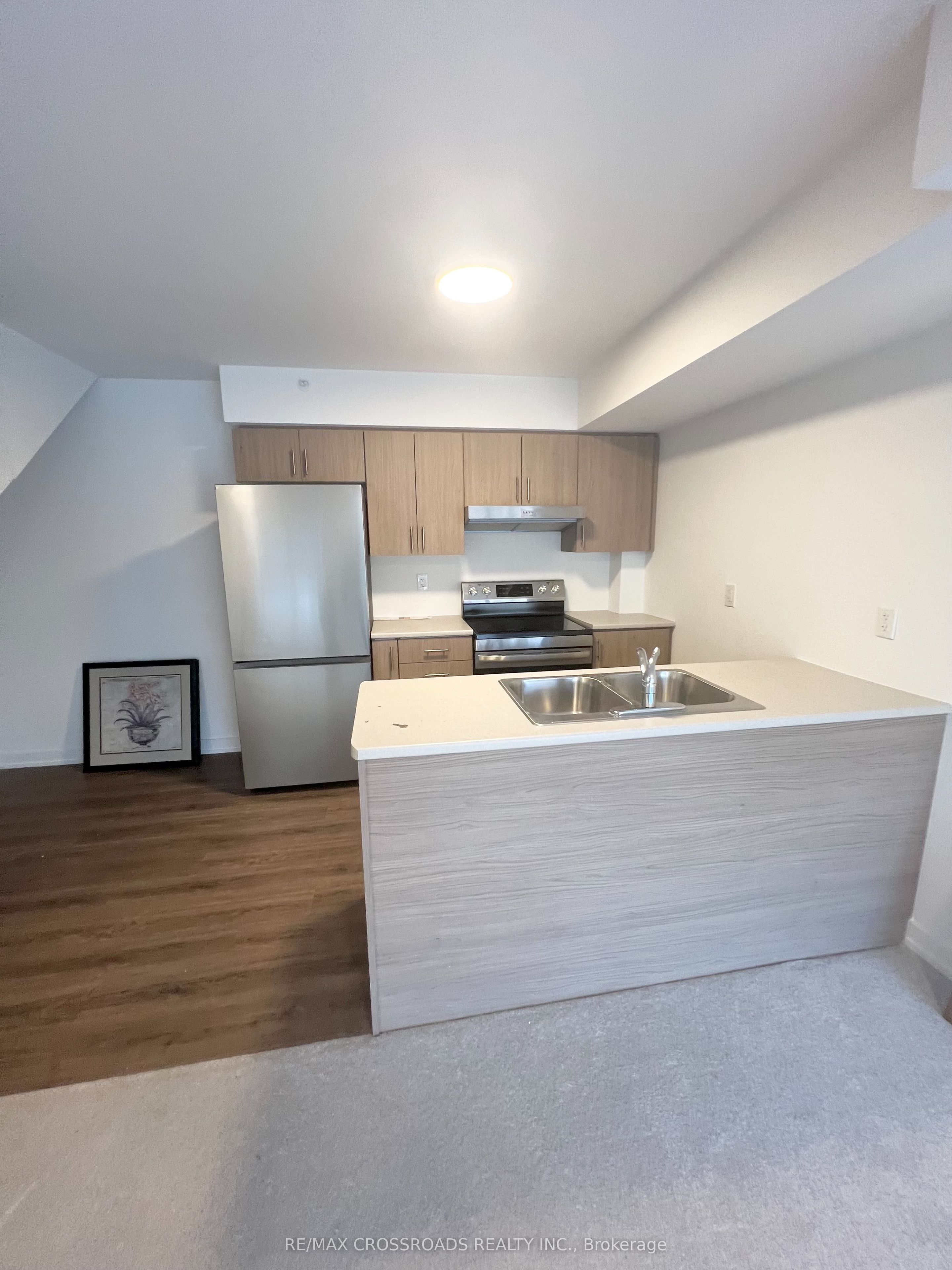 300 Railway Engine House Way, Whitby, ON L1N 0P7 photo 4