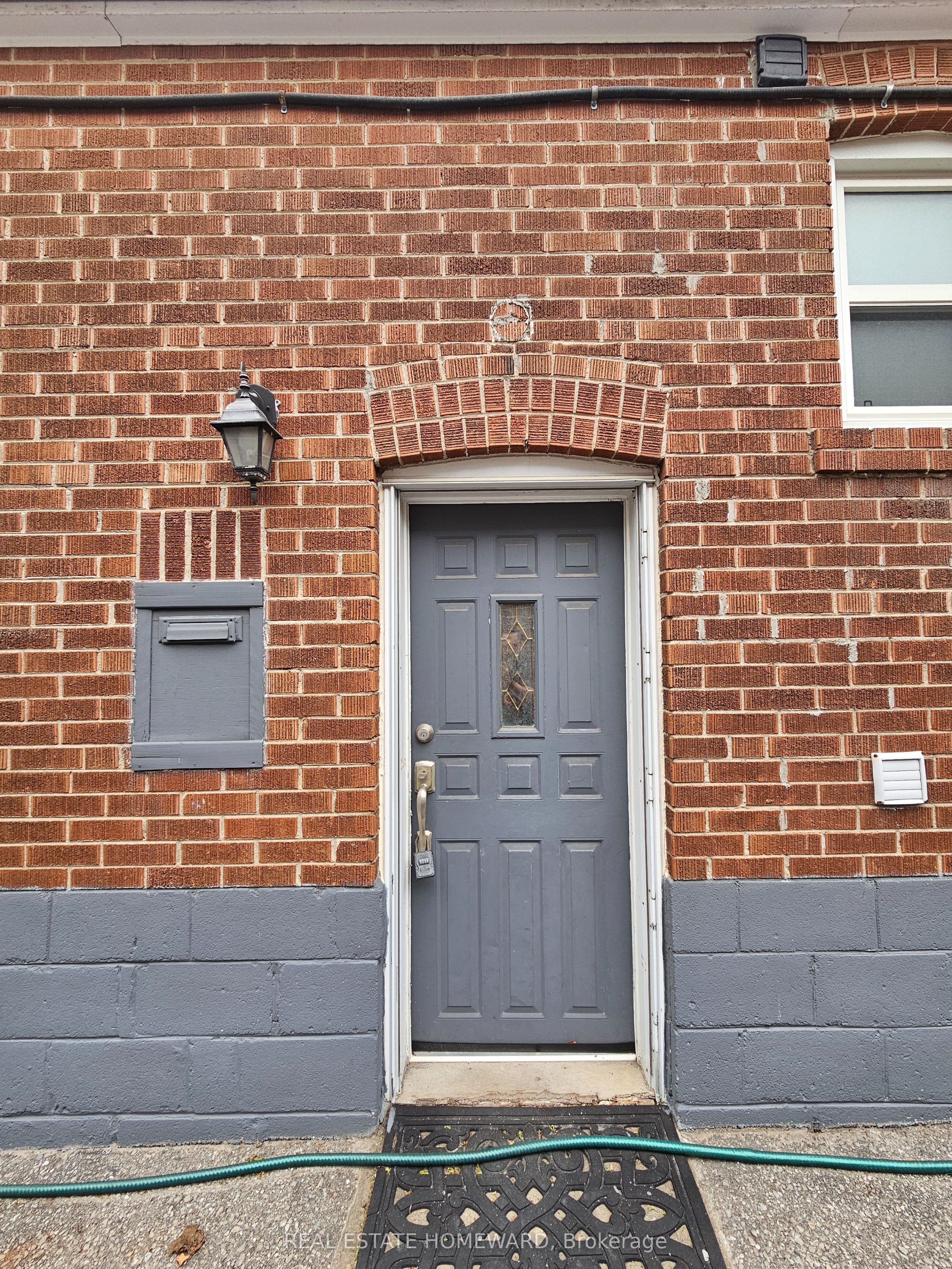 715 Pharmacy Avenue, Toronto, ON M1L 3J4 photo 2