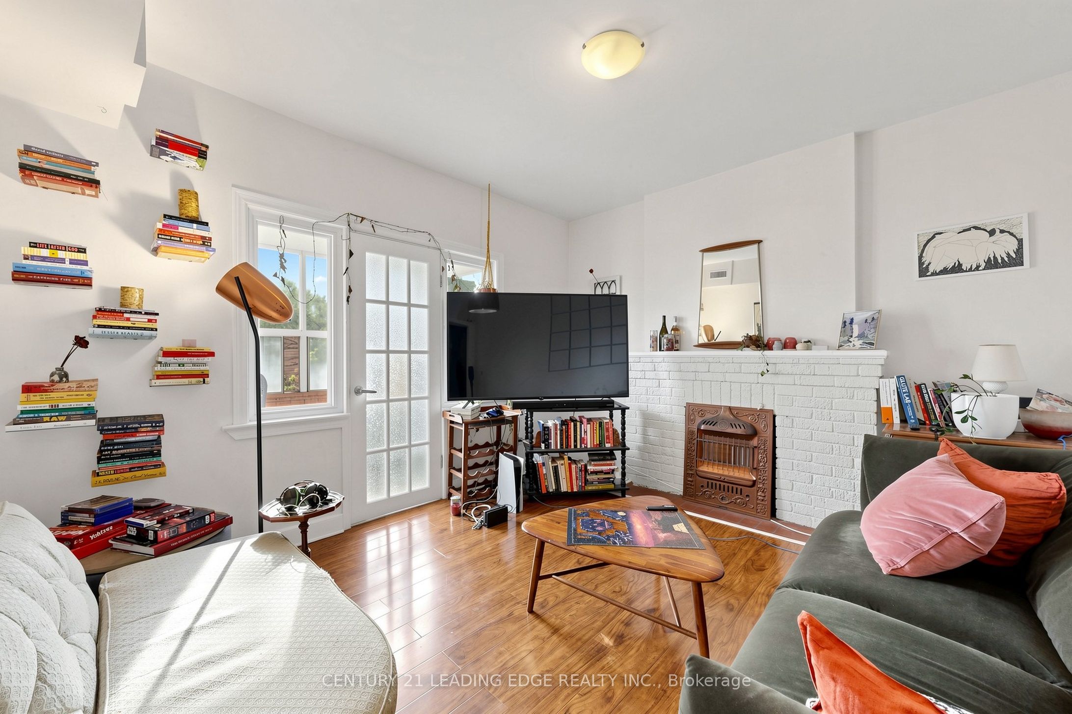 395 Rhodes Avenue, Toronto, ON M4L 3A6 photo 3