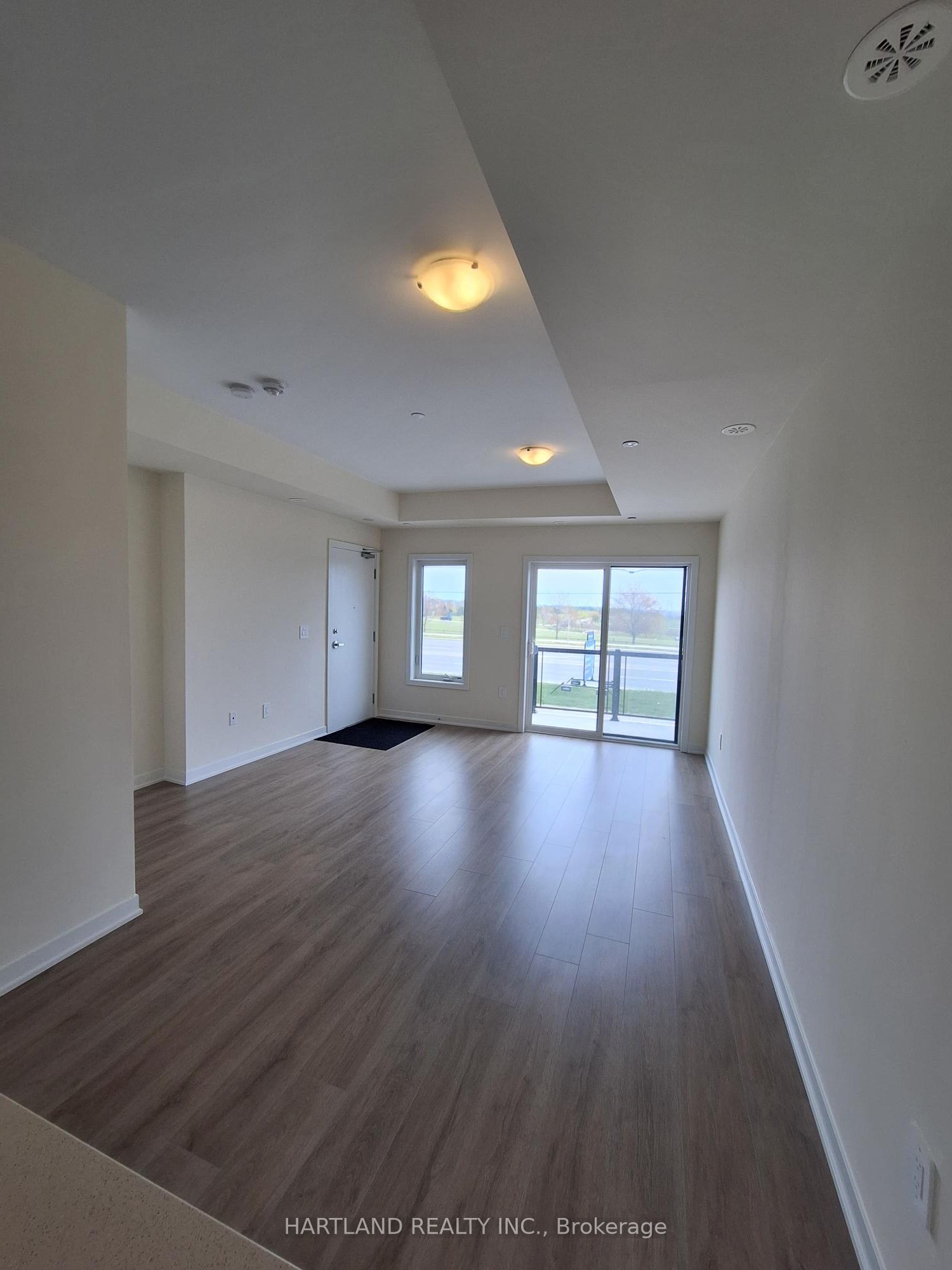 1695 Dersan Street 304, Pickering, ON L1X 0S9 photo 4