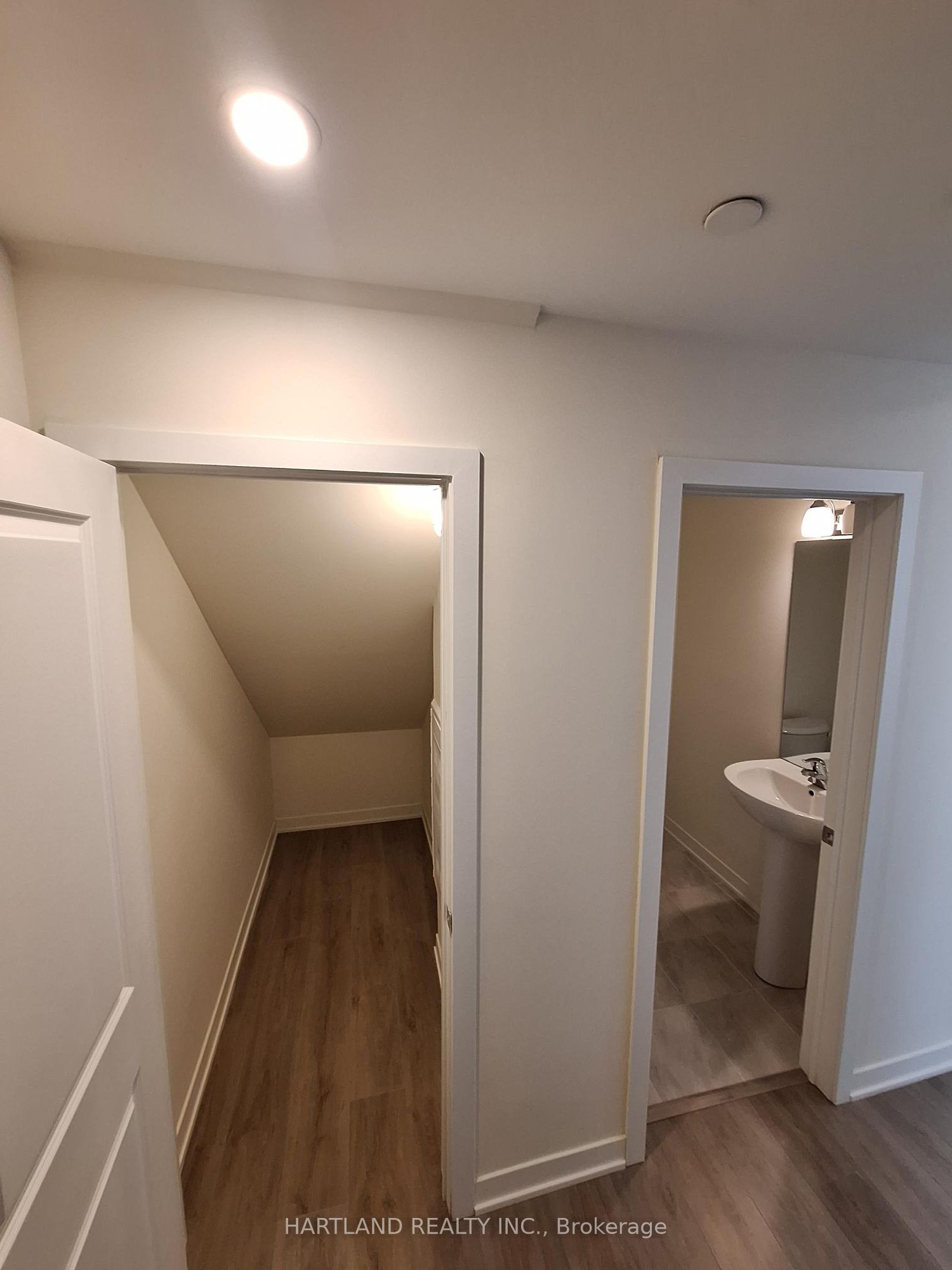 1695 Dersan Street 304, Pickering, ON L1X 0S9 photo 5