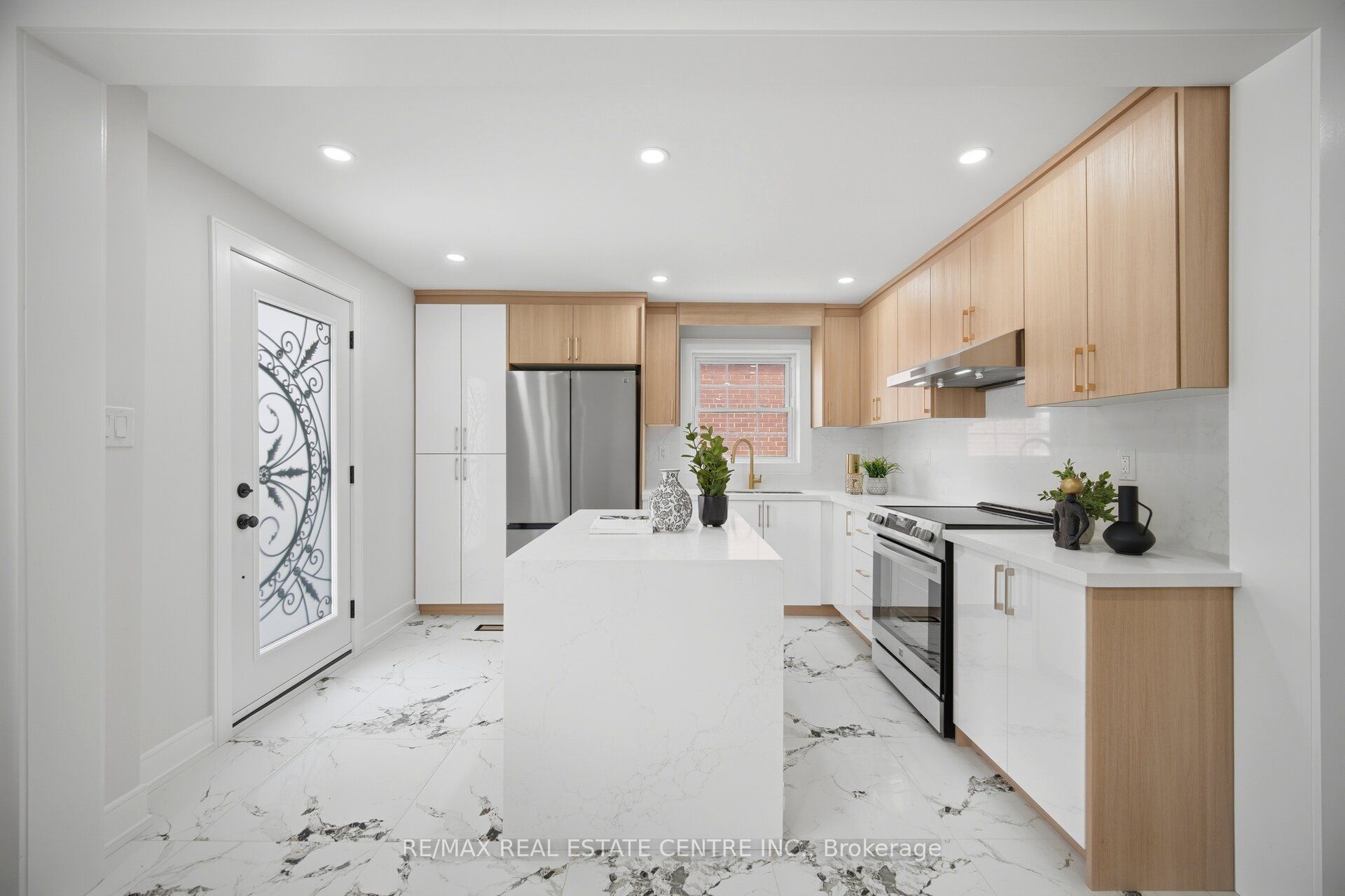 109 Glencrest Boulevard, Toronto, ON M4B 1L9 photo 3