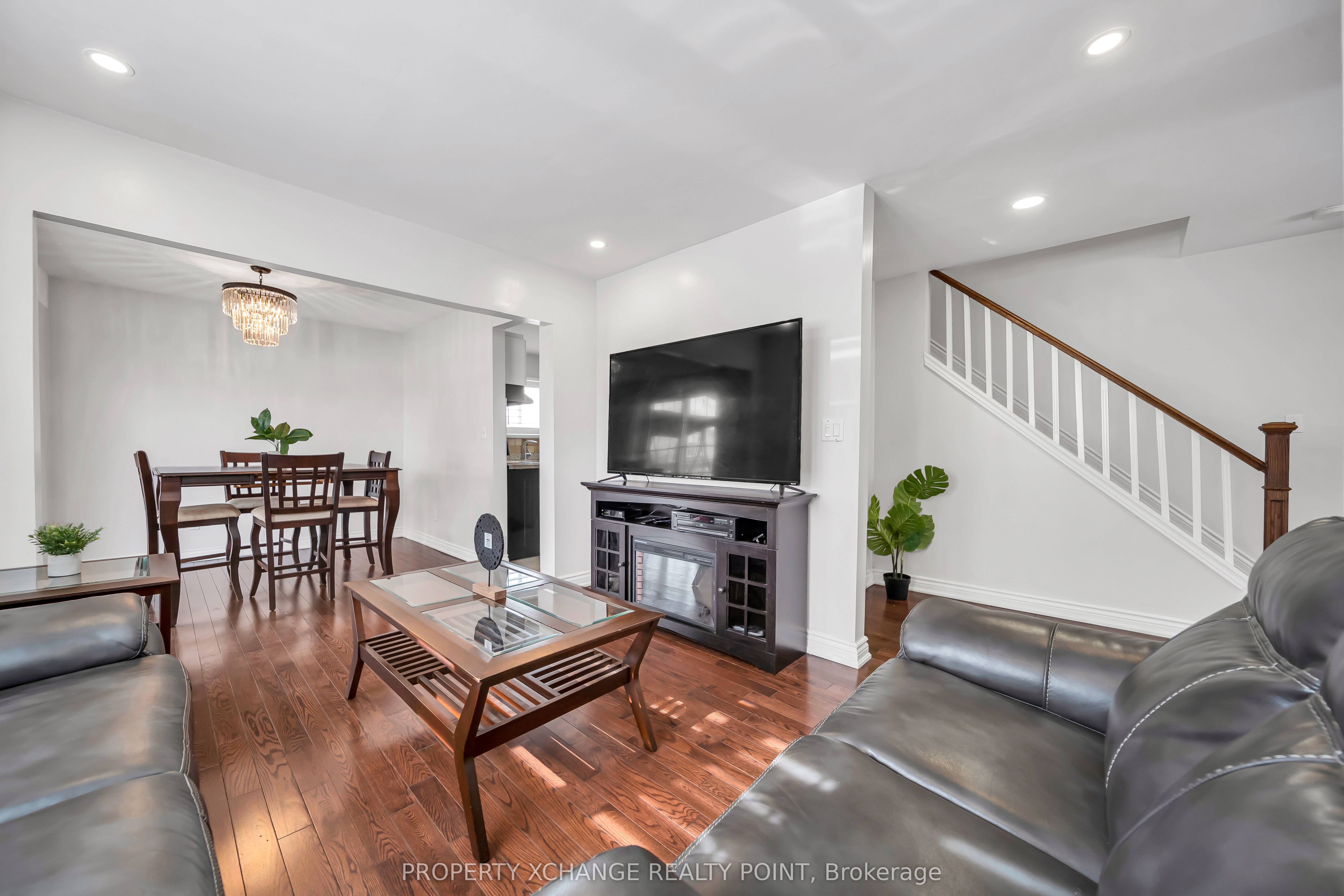 12 Waverly Street S, Oshawa, ON L1J 5T7 photo 5