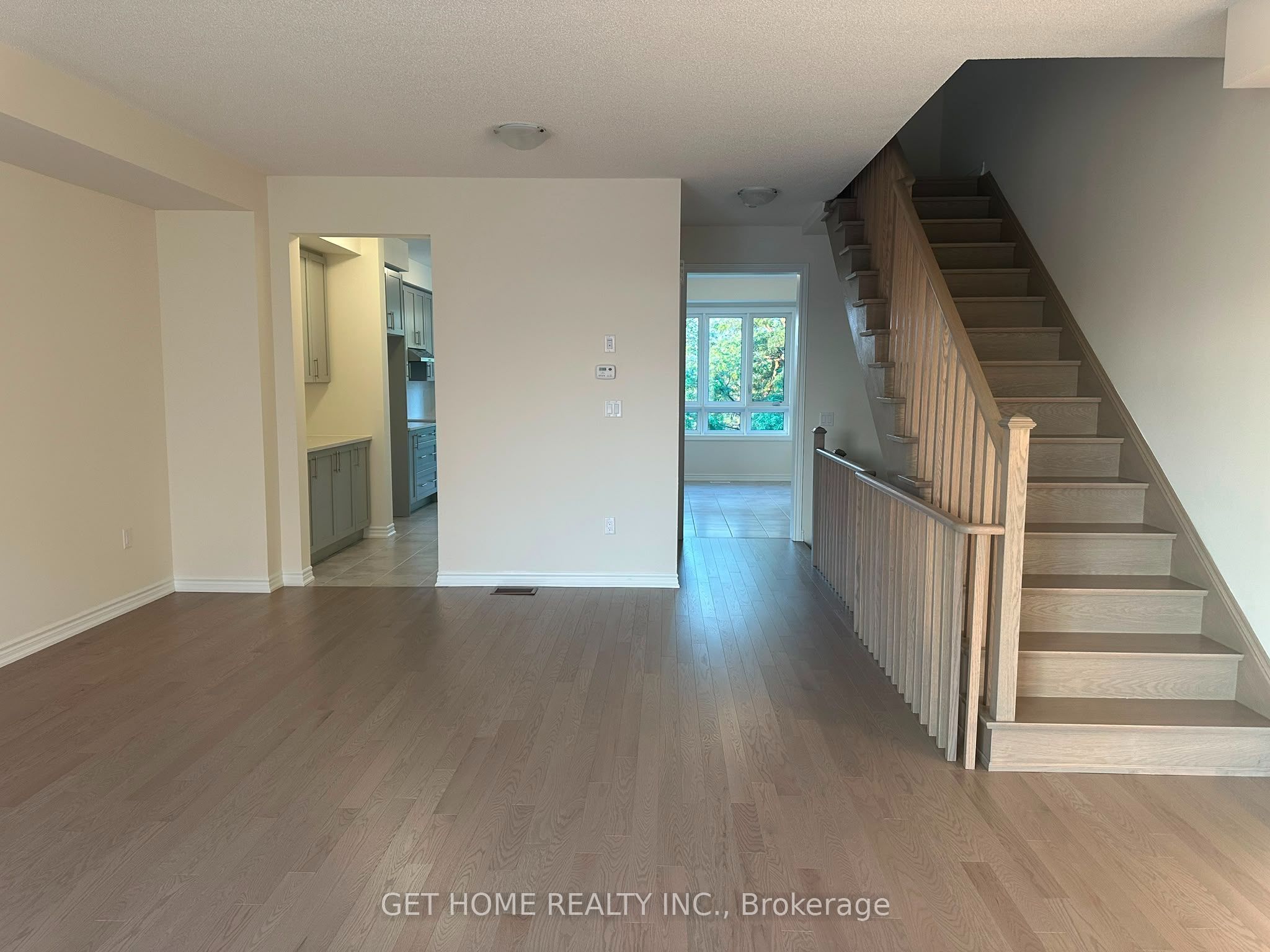 73 Paradise Way Road #2, Whitby, ON L1P 0S2 photo 2