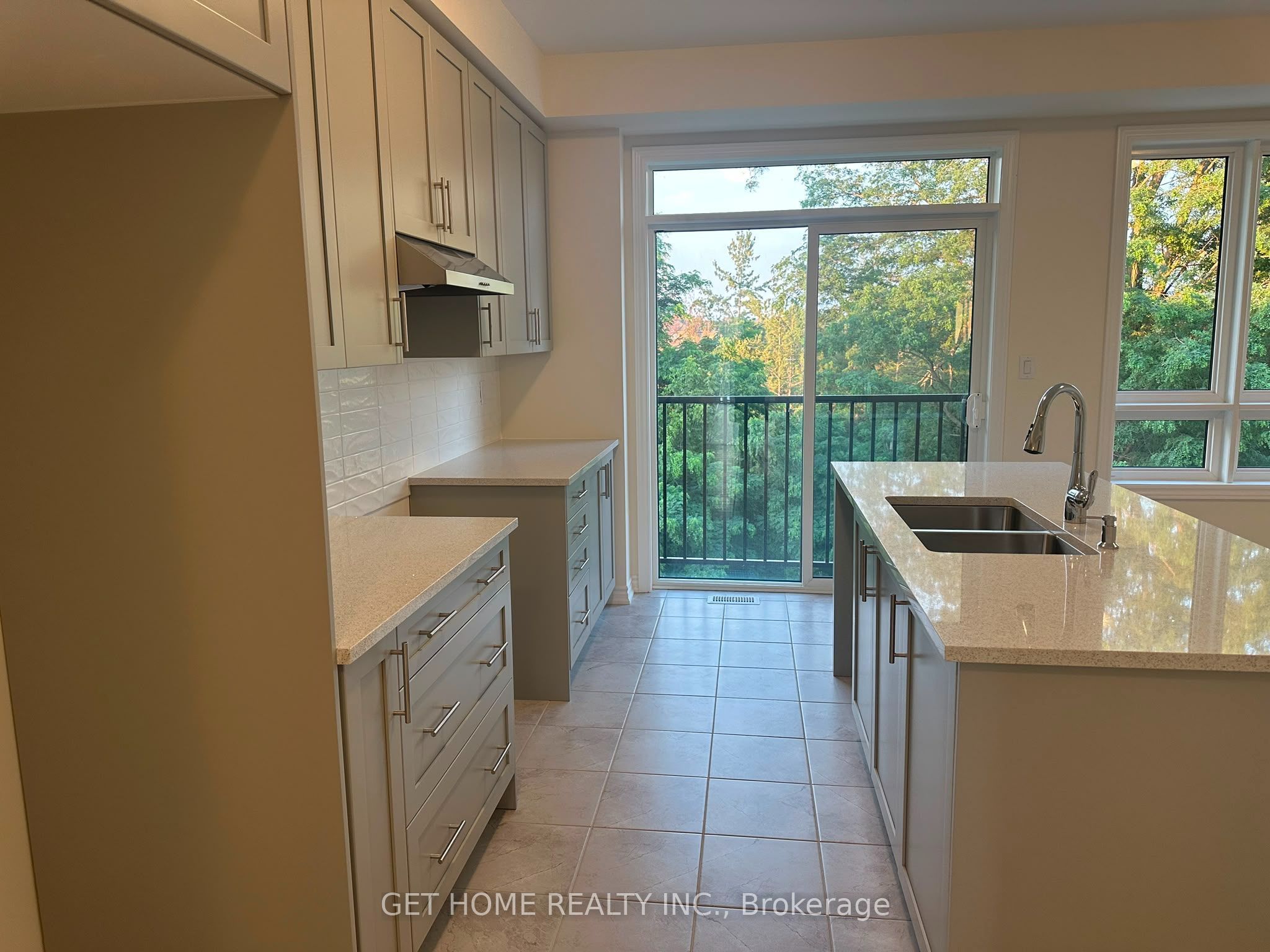 73 Paradise Way Road #2, Whitby, ON L1P 0S2 photo 3