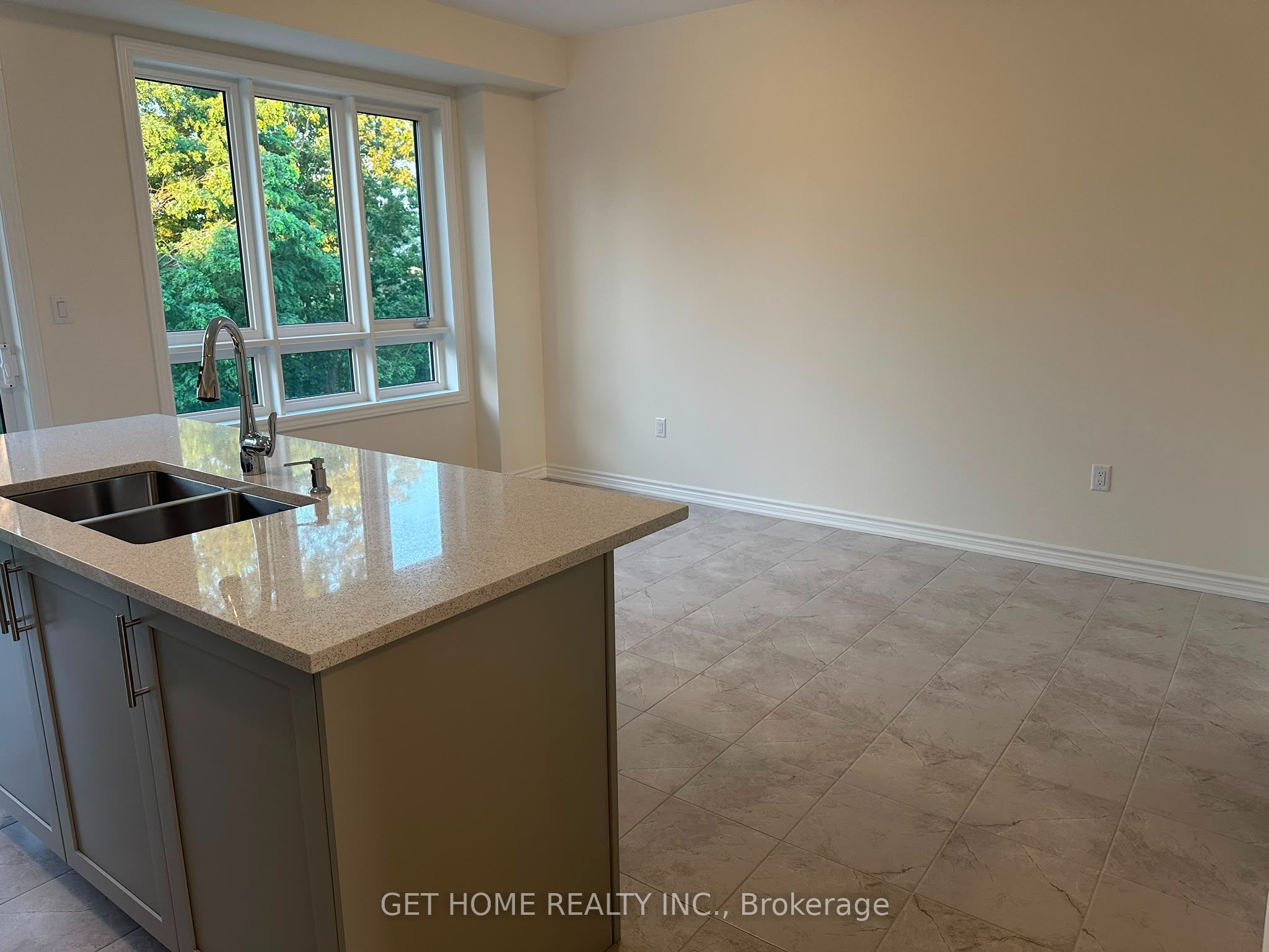 73 Paradise Way Road #2, Whitby, ON L1P 0S2 photo 4