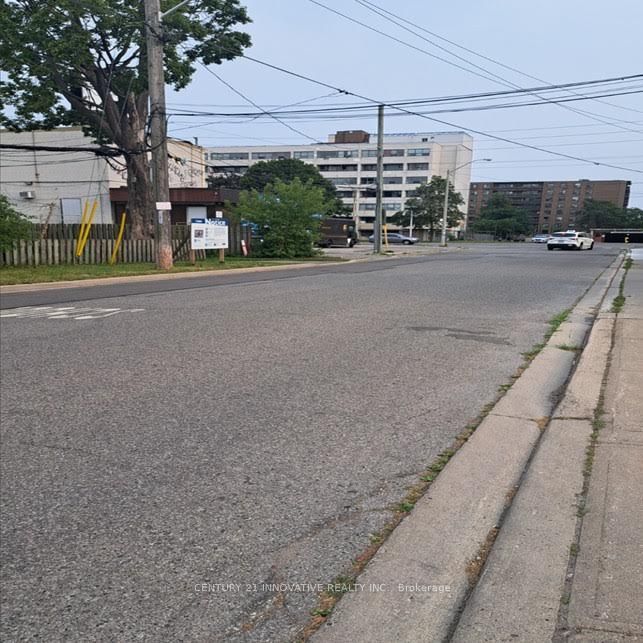 11 Centre Street, Toronto, ON M1J 3B4 photo 2