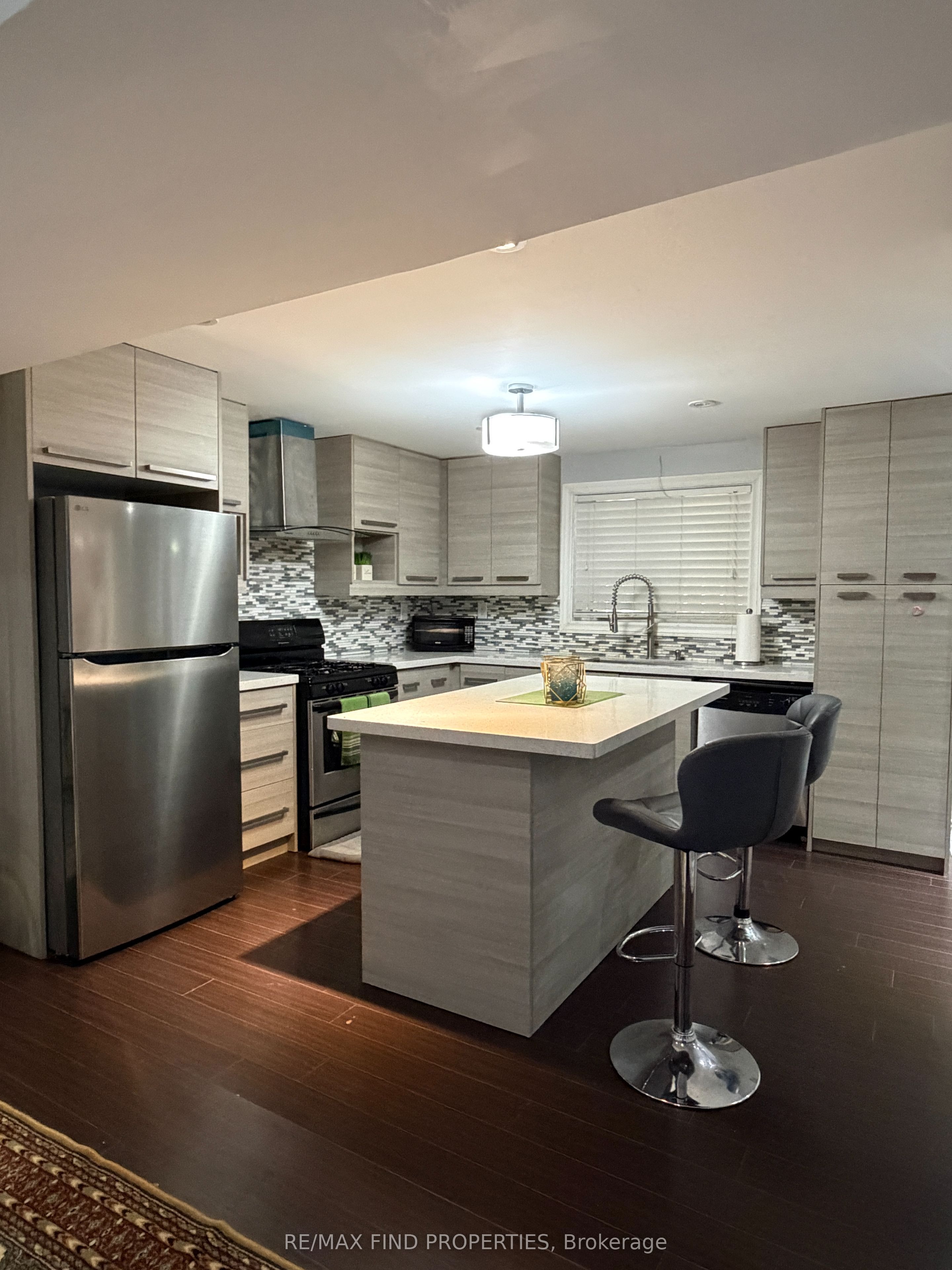 85 Gillett Drive Lower, Ajax, ON L1Z 0E4 photo 5