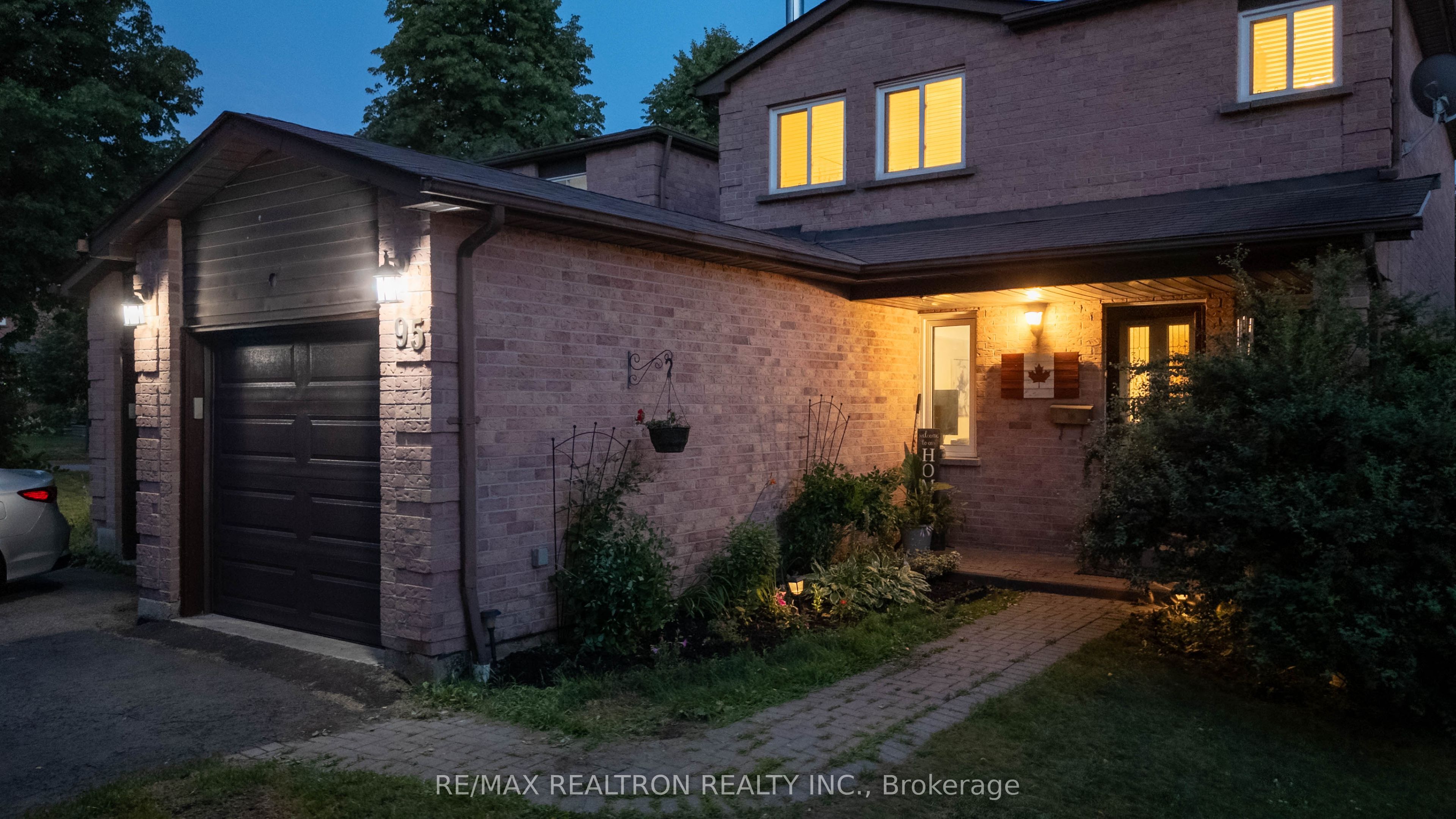 95 Chalmers Crescent, Ajax, ON L1S 5Z6 photo 2