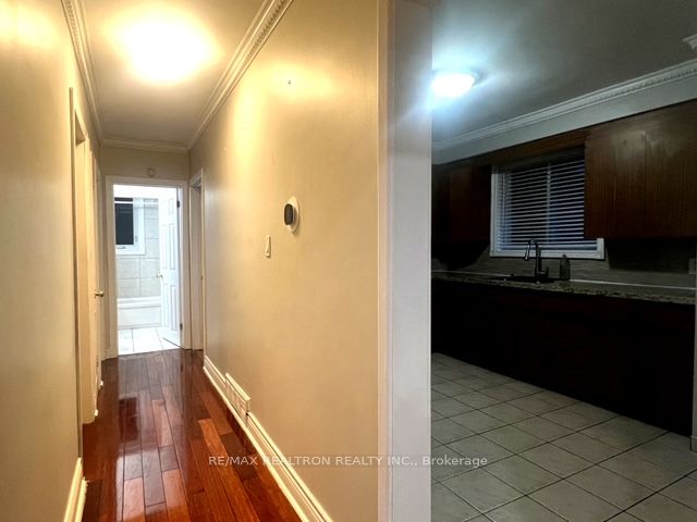 27 Safari Street (Main), Toronto, ON M1K 3R1 photo 5