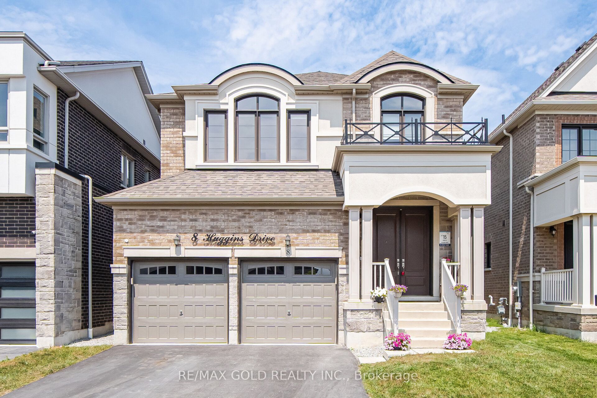 8 Huggins Drive, Whitby, ON L1P 0N4