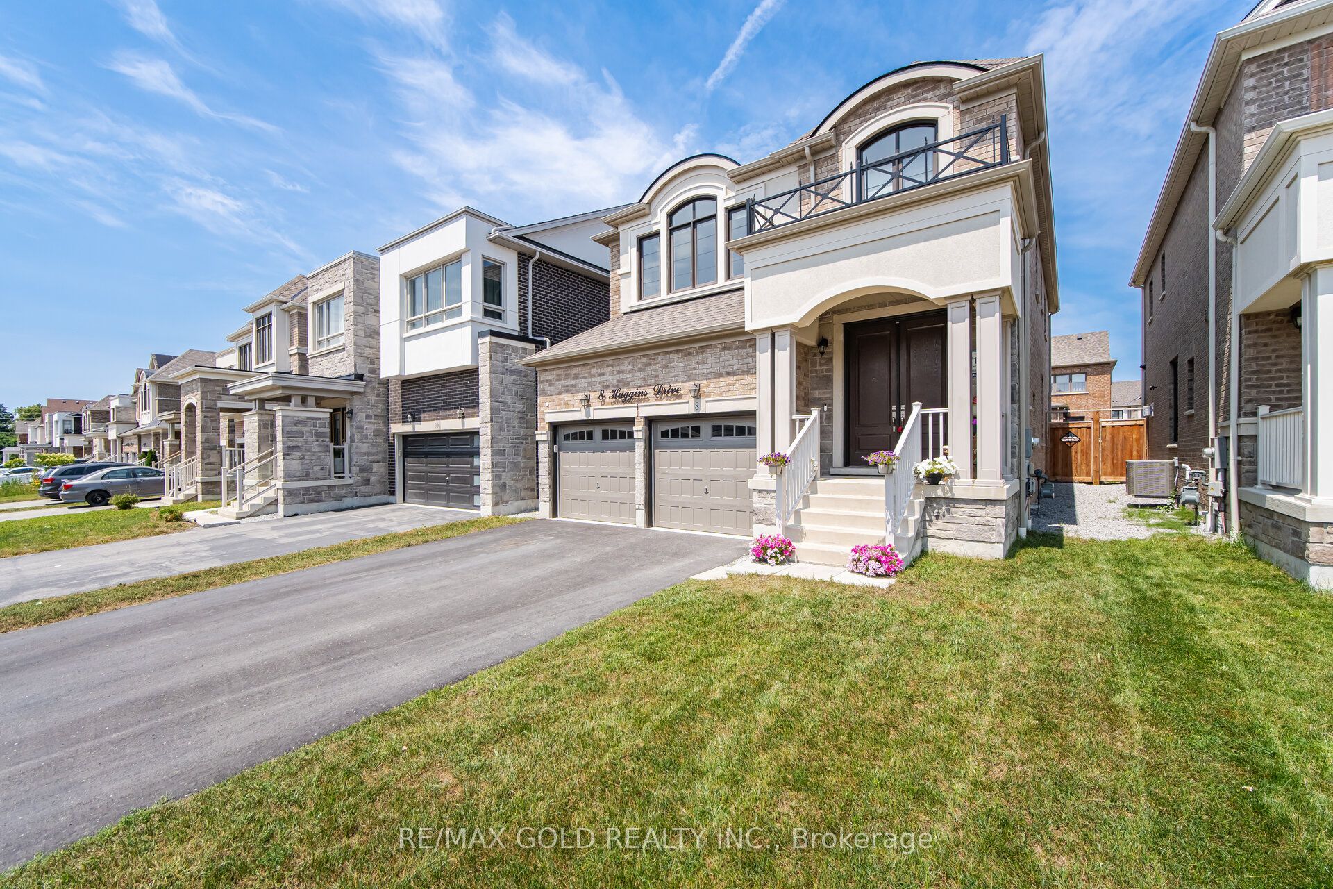 8 Huggins Drive, Whitby, ON L1P 0N4 photo 2
