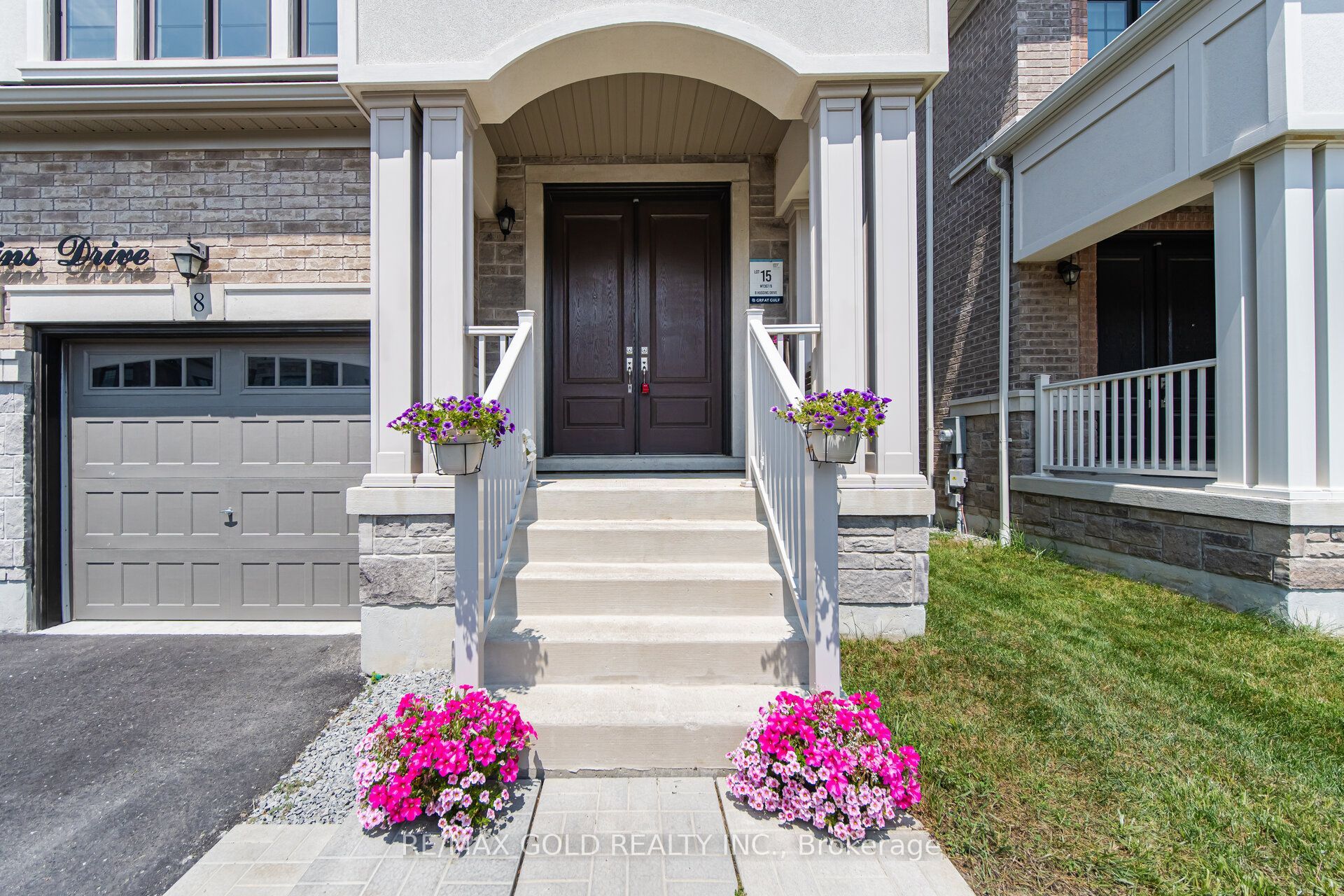 8 Huggins Drive, Whitby, ON L1P 0N4 photo 3