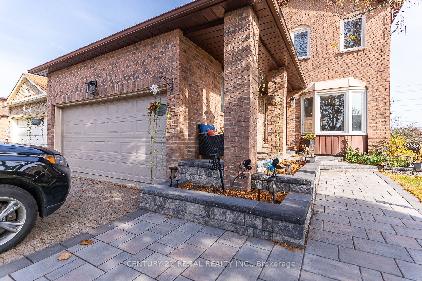 28 Upland Drive, Whitby, ON L1N 8H8 photo 2