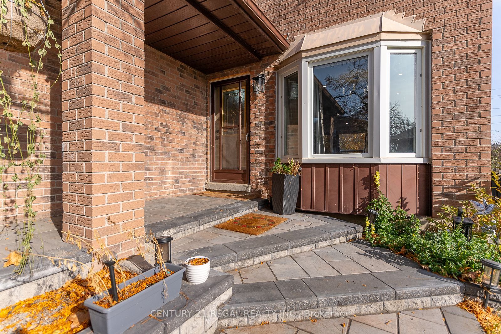 28 Upland Drive, Whitby, ON L1N 8H8 photo 3