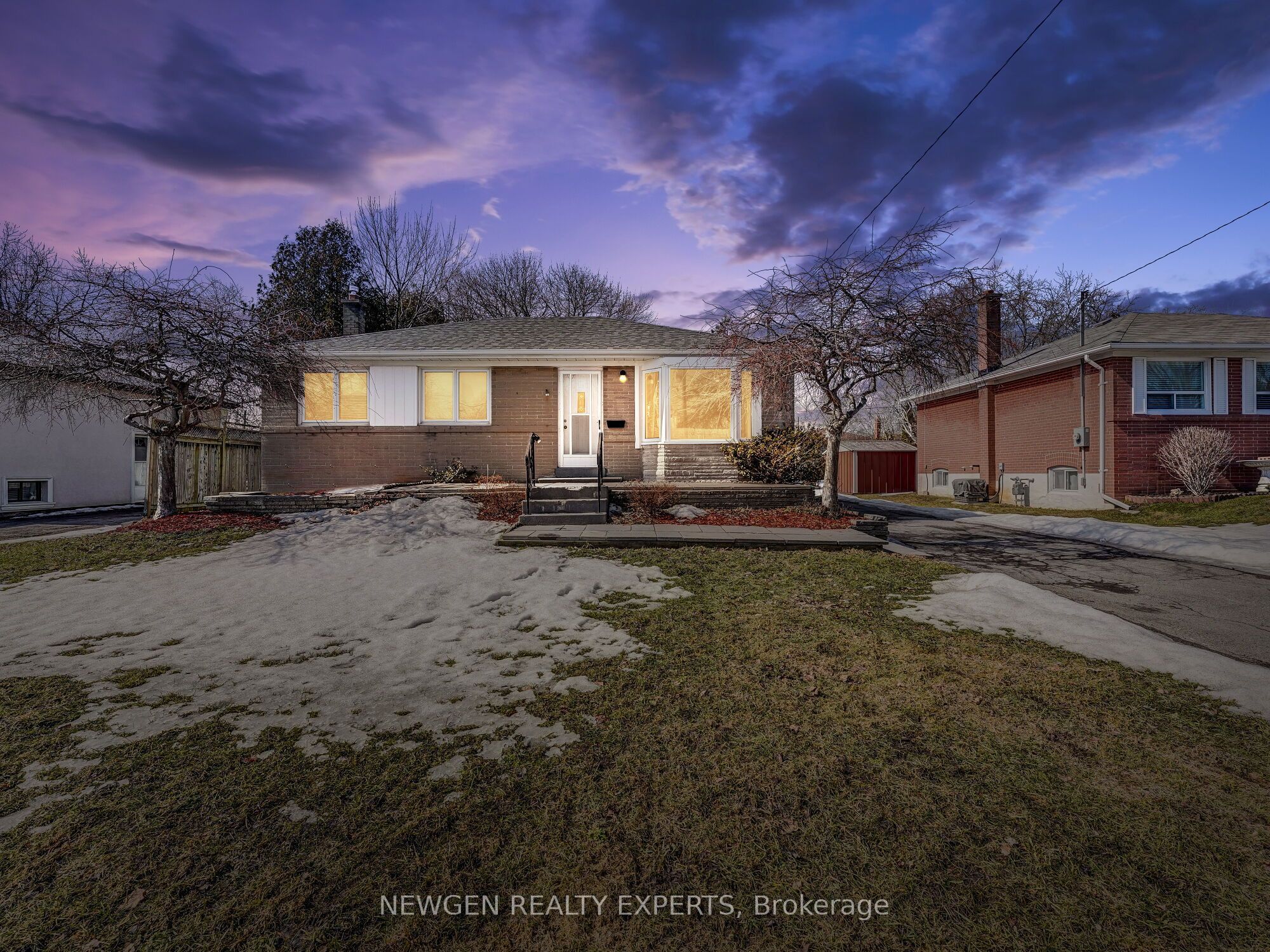 30 Linton Avenue E, Ajax, ON L1T 2X6 photo 2