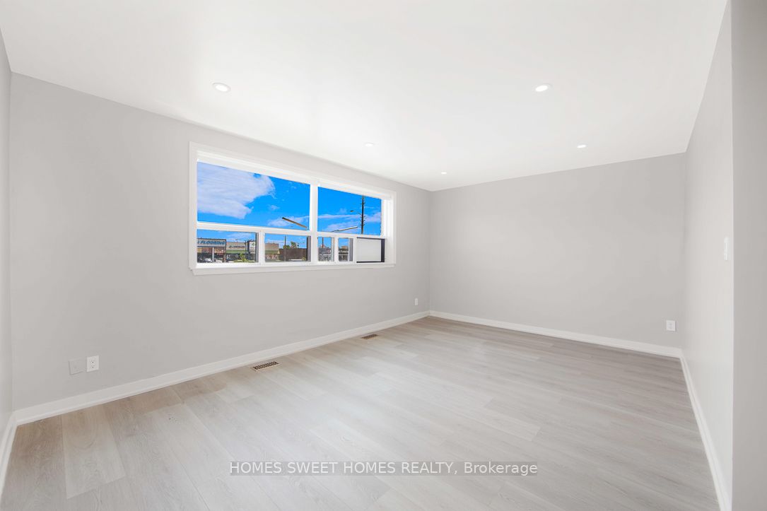 1352 Kennedy Road A, Toronto, ON M1P 2L7