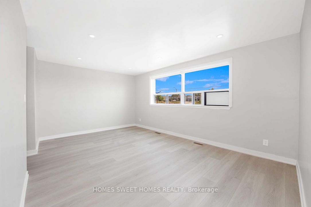 1352 Kennedy Road A, Toronto, ON M1P 2L7 photo 2