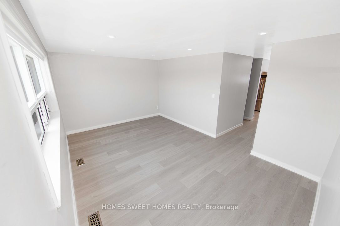 1352 Kennedy Road A, Toronto, ON M1P 2L7 photo 3
