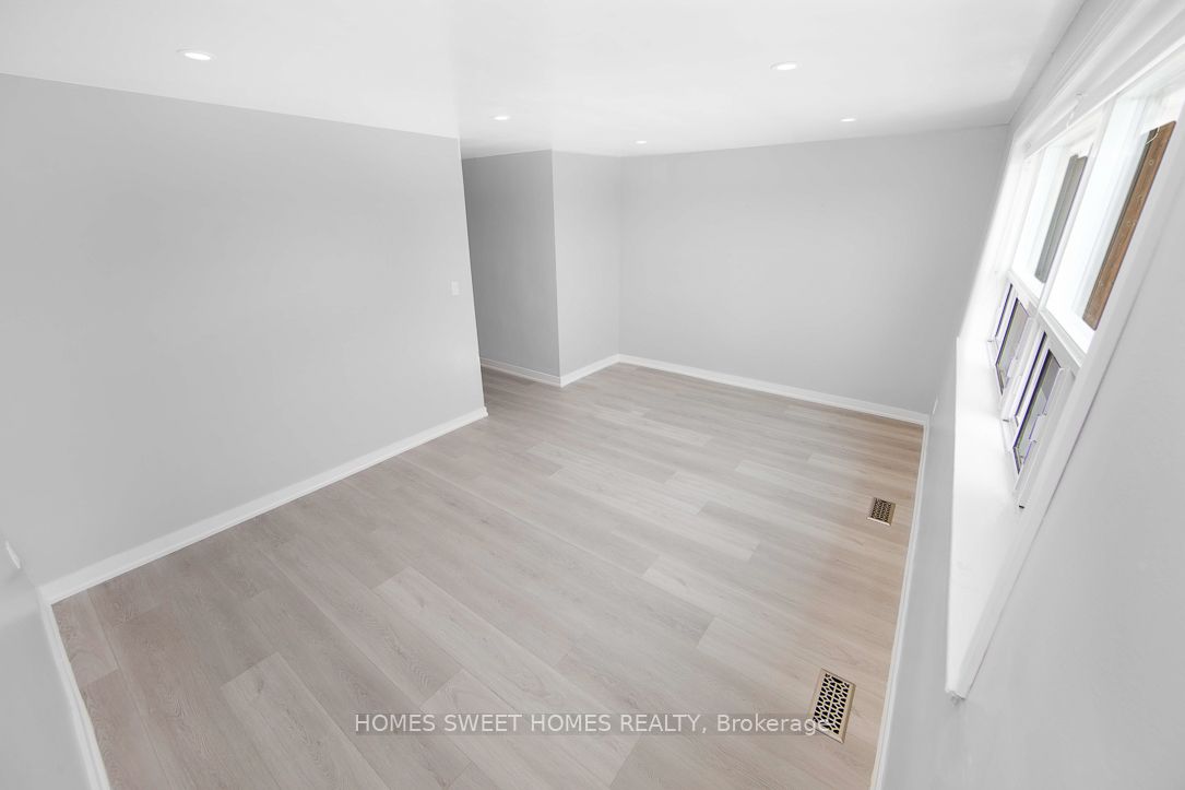 1352 Kennedy Road A, Toronto, ON M1P 2L7 photo 4