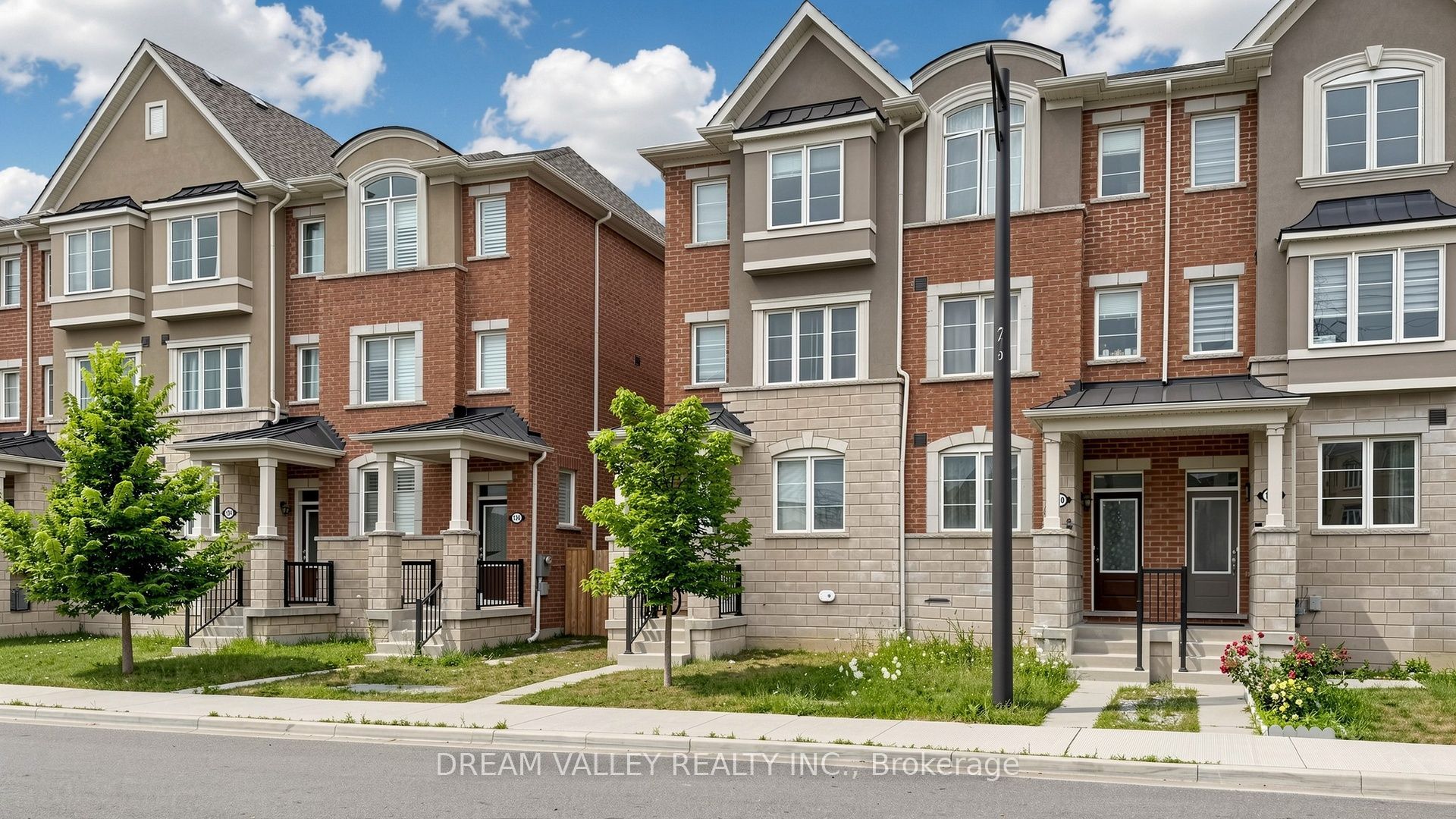 138 S Cleanside Road, Toronto, ON M1L 0C6 photo 2