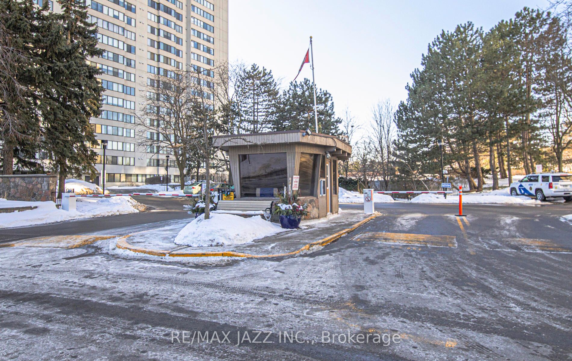 2330 Bridletowne Circle 801, Toronto, ON M1W 3P6 photo 2