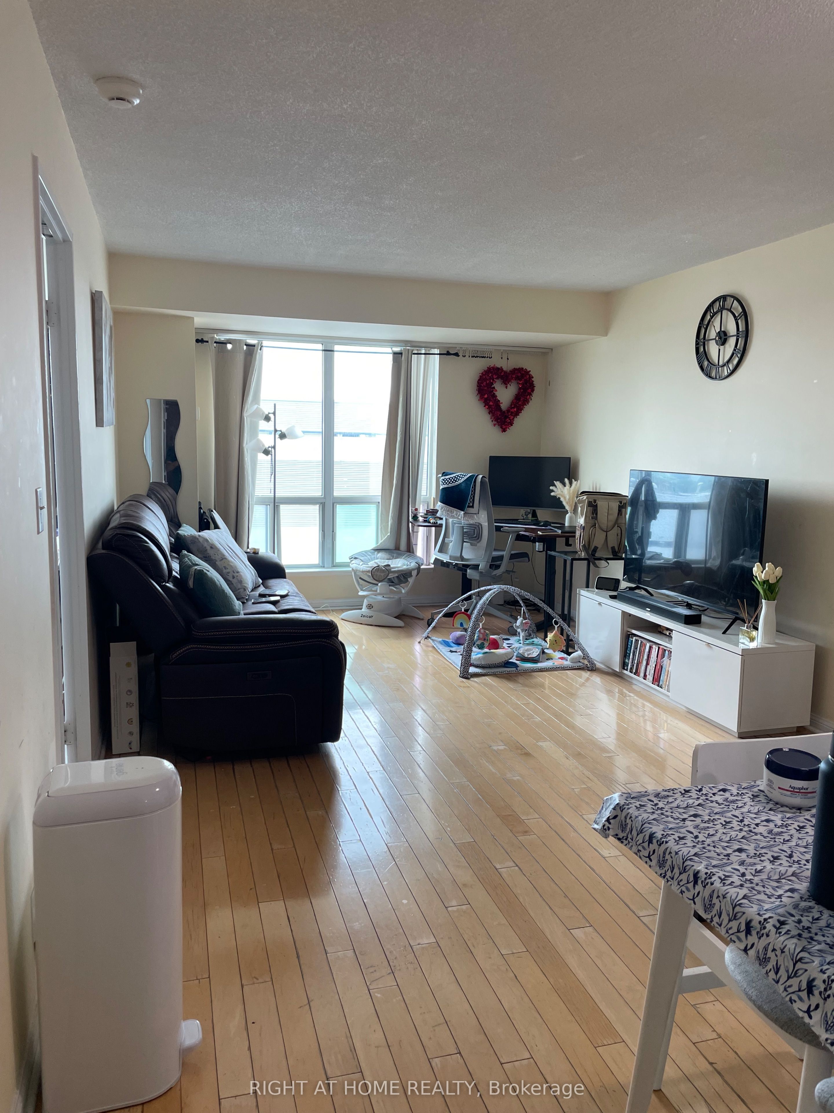 1 Lee Centre Drive 1510, Toronto, ON M1H 3J2 photo 3