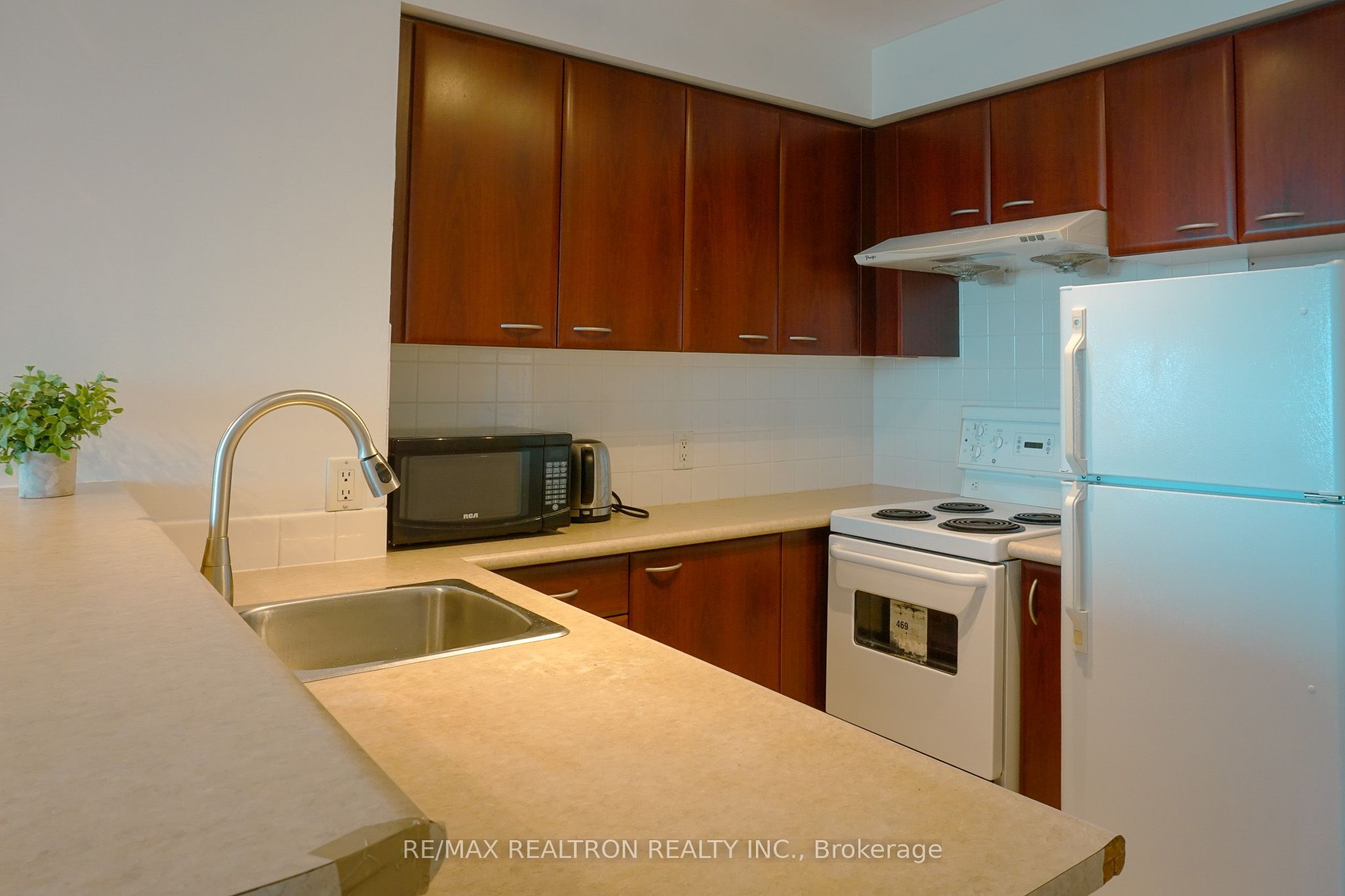 38 Lee Centre Drive 915, Toronto, ON M1H 3J7 photo 3