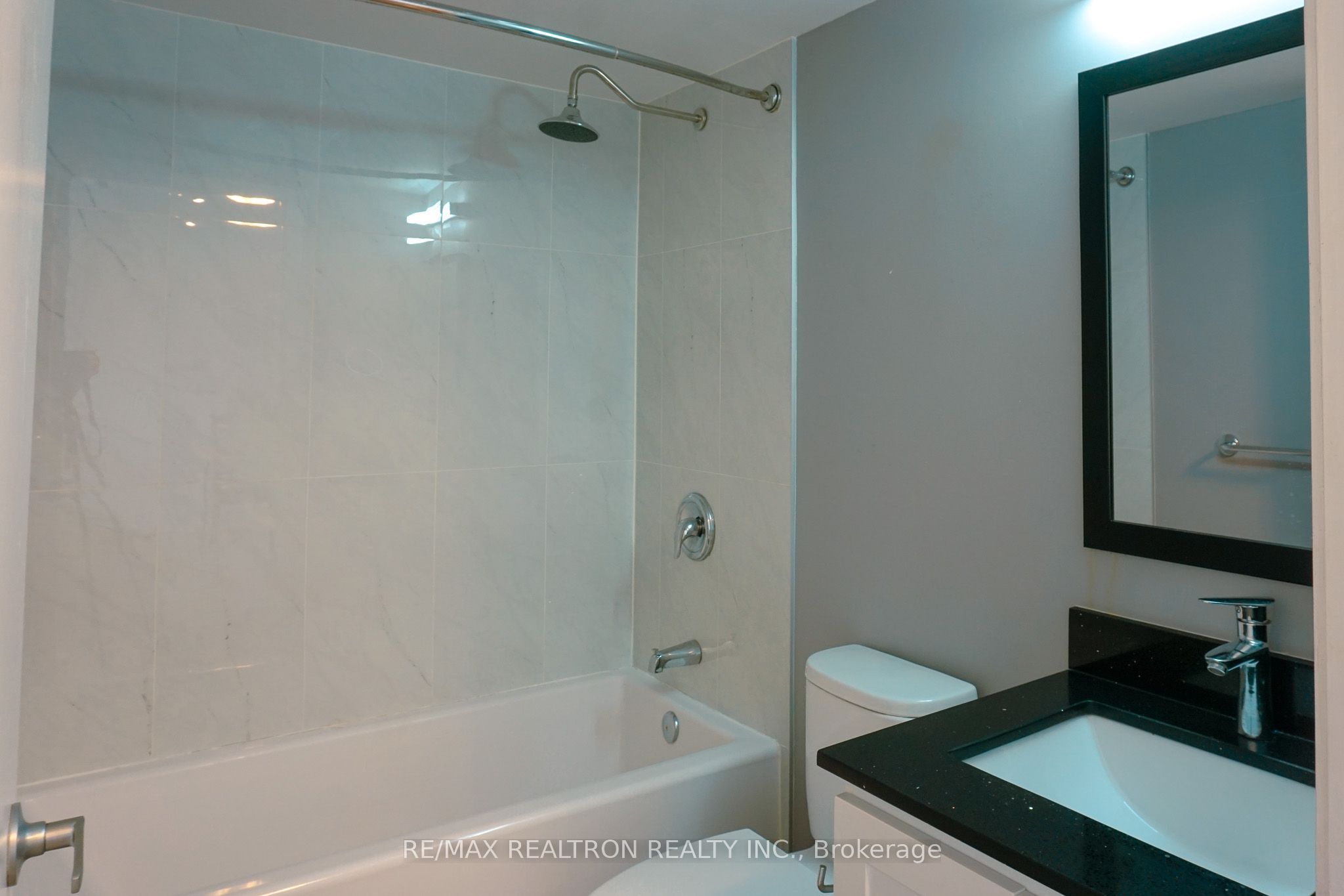 38 Lee Centre Drive 915, Toronto, ON M1H 3J7 photo 5
