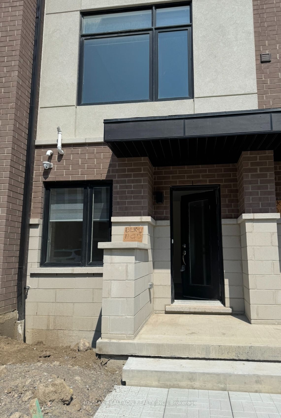 1695 Dersan Street 1204, Pickering, ON L1X 0S9