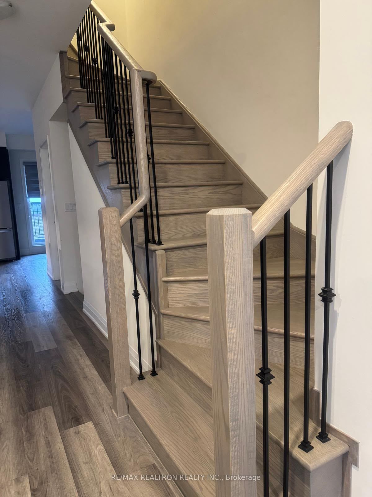 1695 Dersan Street 1204, Pickering, ON L1X 0S9 photo 3