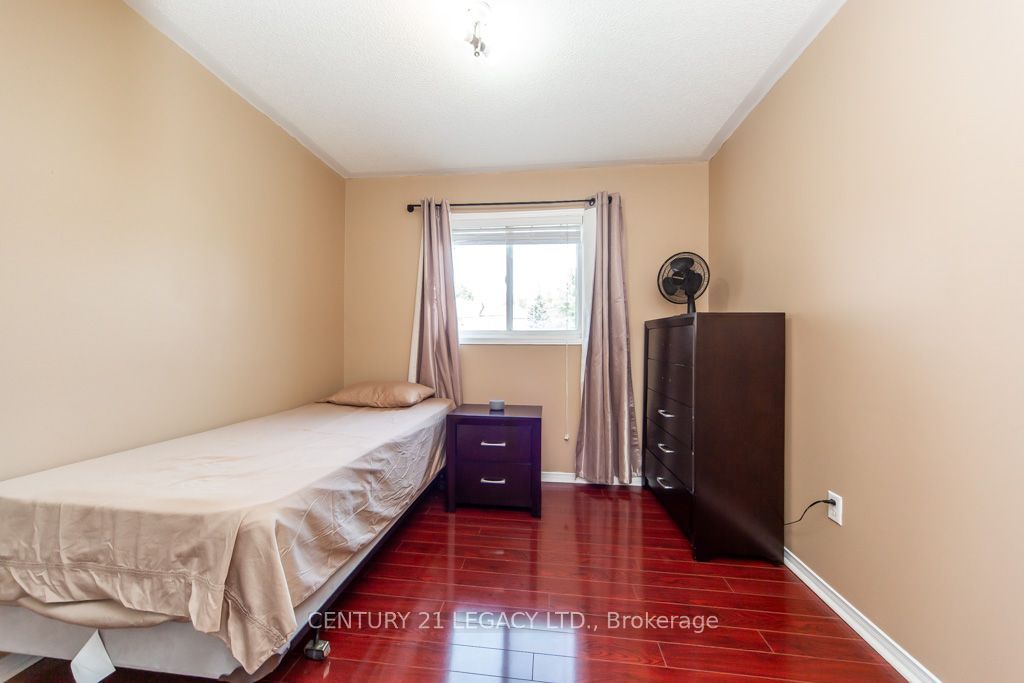 20 Twigg Drive, Ajax, ON L1Z 1G4