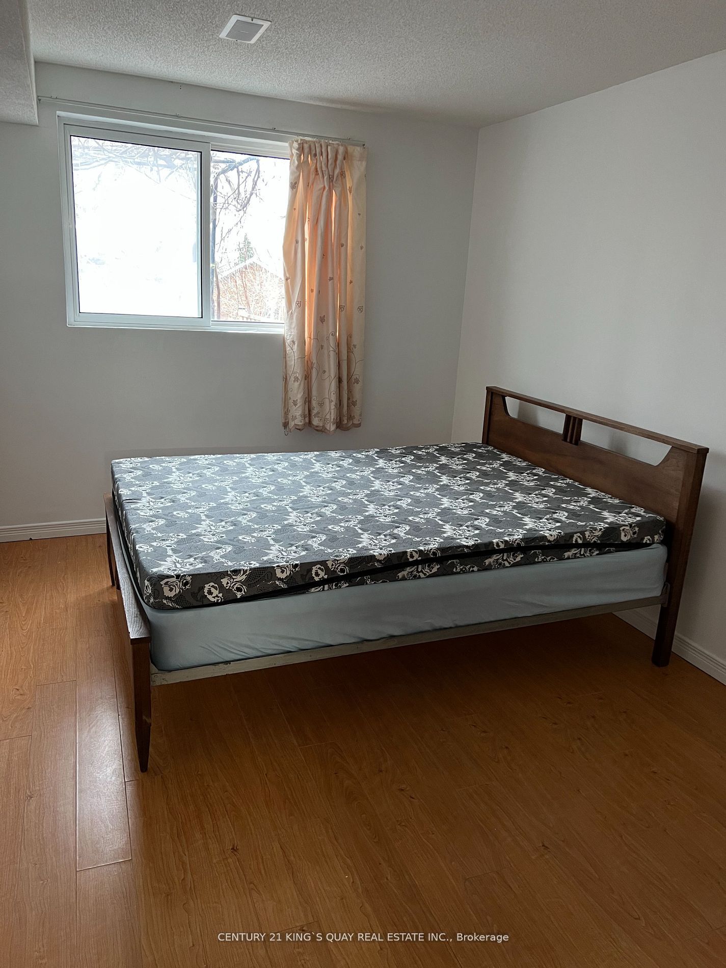 74 glendower Circuit LOWER, Toronto, ON M1T 2Z4 photo 3