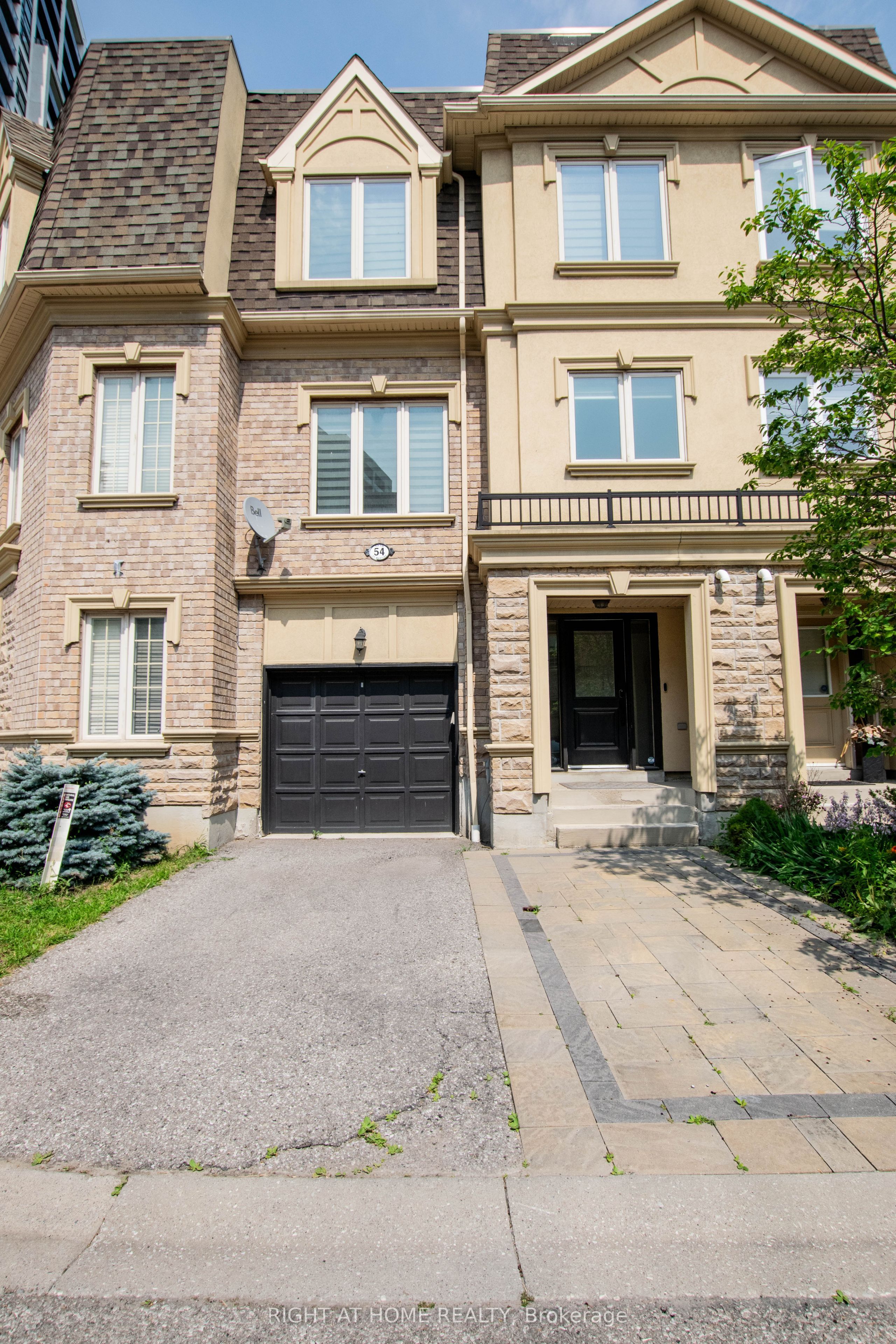 1250 St Martins Drive 54, Pickering, ON L1W 1L7
