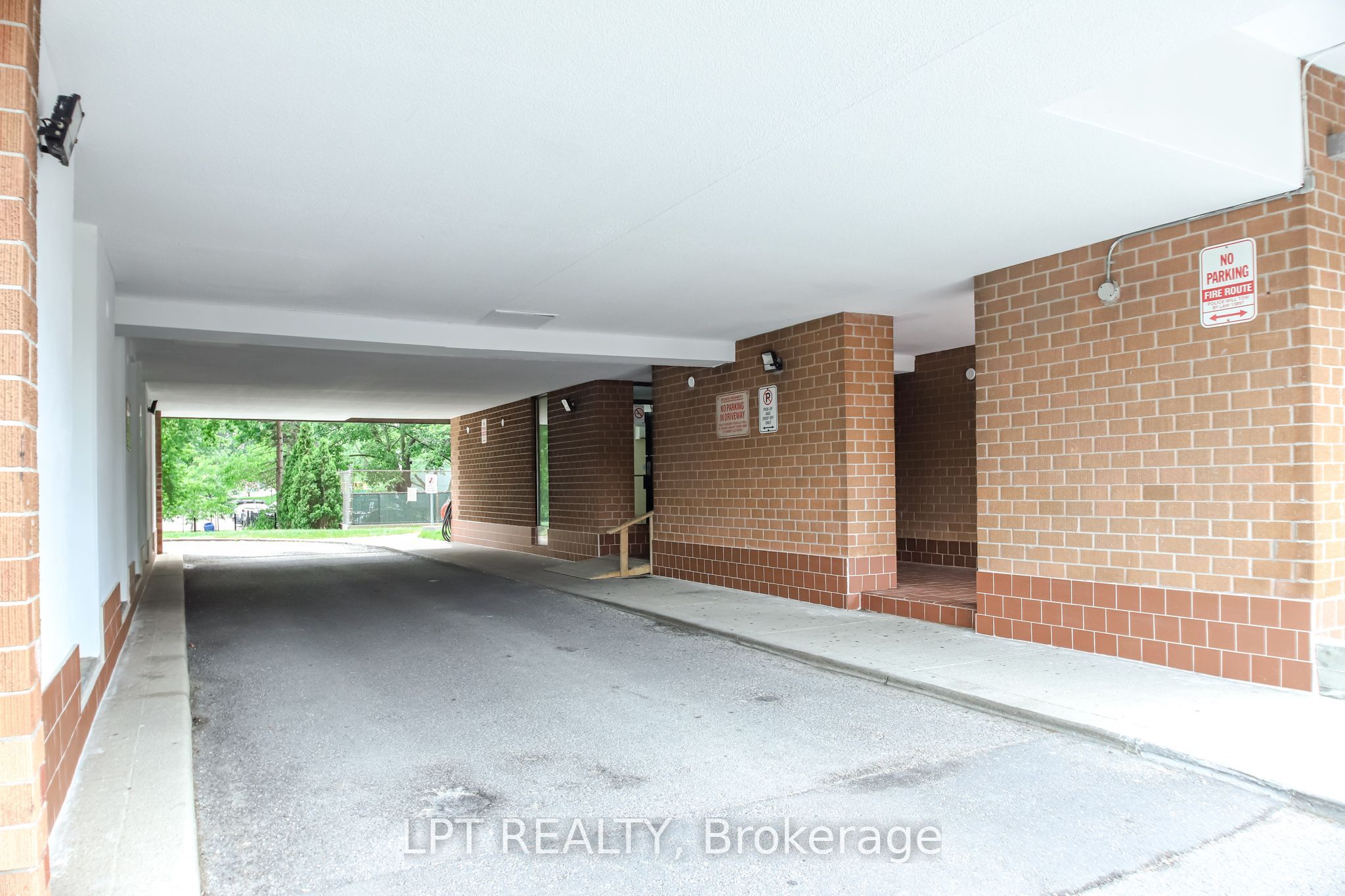 90 Ling Road 209, Toronto, ON M1E 4Y3 photo 2
