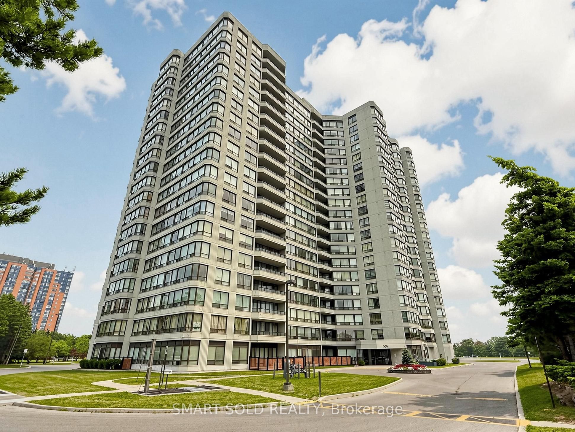 300 Alton Towers Circle 908, Toronto, ON M1V 4X9 photo 2