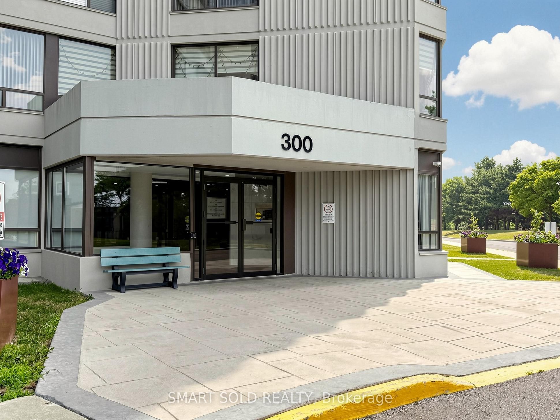 300 Alton Towers Circle 908, Toronto, ON M1V 4X9 photo 4